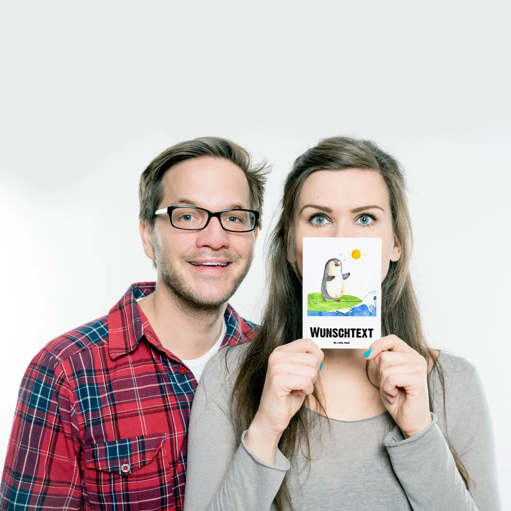 Personalisierte Postkarte Pinguin Surfer Postkarte mit Namen, Postkarte bedrucken, Postkarte mit Wunschtext, Postkarte personalisierbar, Geschenkkarte mit Namen, Grußkarte mit Namen, Karte mit Namen, Einladung mit Namen, Ansichtskarte mit Namen, Geschenkkarte mit Wunschtext, Grußkarte mit Wunschtext, Karte mit Wunschtext, Einladung mit Wunschtext, Ansichtskarte mit Wunschtext, Pinguin, Pinguine, surfen, Surfer, Hawaii, Urlaub, Wellen, Wellen reiten, Portugal