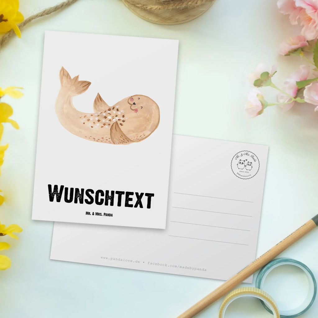 Personalisierte Postkarte Robbe liegend Postkarte mit Namen, Postkarte bedrucken, Postkarte mit Wunschtext, Postkarte personalisierbar, Geschenkkarte mit Namen, Grußkarte mit Namen, Karte mit Namen, Einladung mit Namen, Ansichtskarte mit Namen, Geschenkkarte mit Wunschtext, Grußkarte mit Wunschtext, Karte mit Wunschtext, Einladung mit Wunschtext, Ansichtskarte mit Wunschtext, Tiermotive, Gute Laune, lustige Sprüche, Tiere, Robbe, Robben, Seehund, Strand, Meerestier, Ostsee, Nordsee, Lachen, Freude