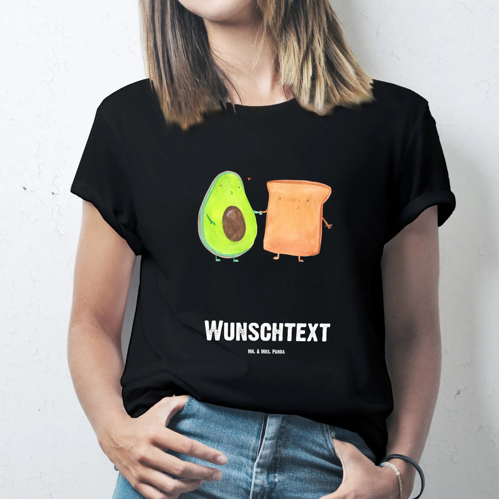 Personalisiertes T-Shirt Avocado Toast T-Shirt Personalisiert, T-Shirt mit Namen, T-Shirt mit Aufruck, Männer, Frauen, Wunschtext, Bedrucken, Avocado, Veggie, Vegan, Gesund, Toast, Toastbrot, Liebespaar, Pärchen, Freund, Freundin, Verlobt, Verlobungsparty, Hochzeit, Hochzeitsgeschenk, Jahrestag, Jahrestagsgeschenk