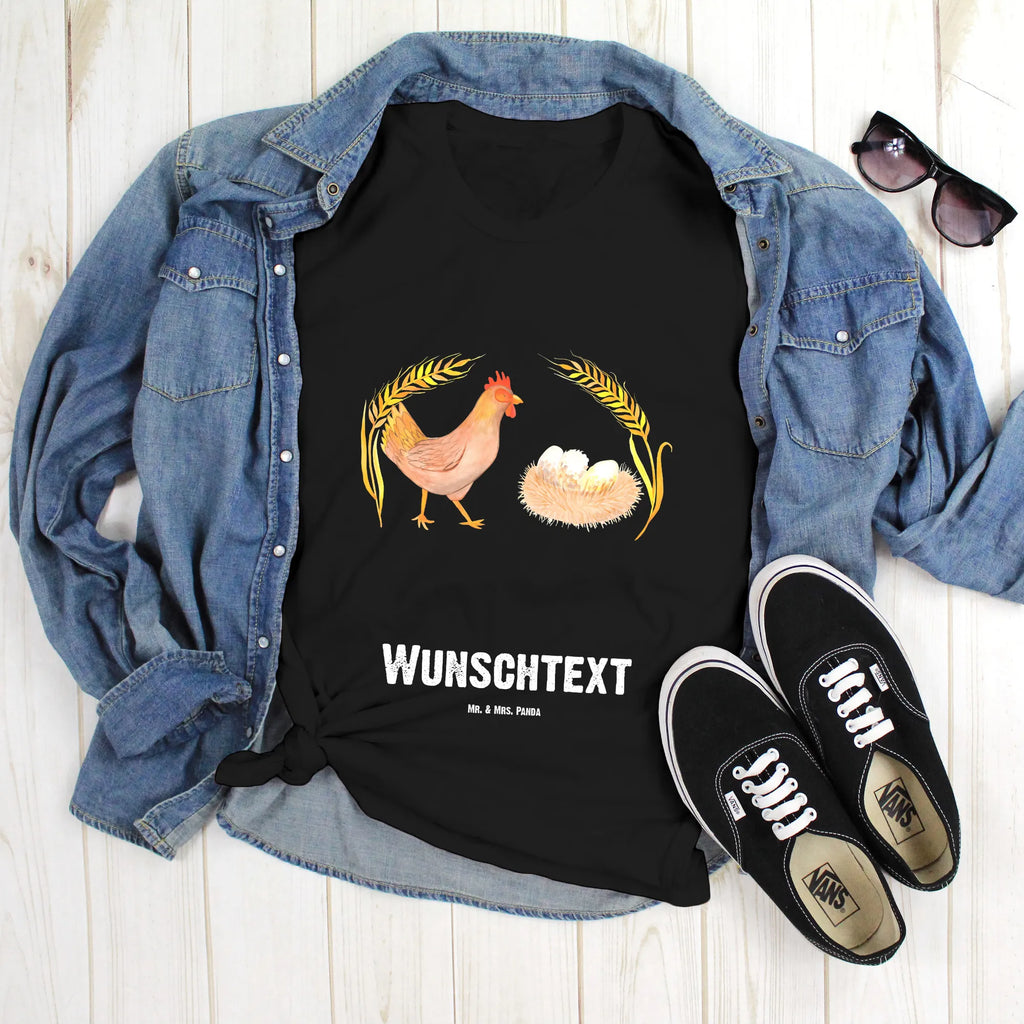 Personalisiertes T-Shirt Huhn stolz T-Shirt Personalisiert, T-Shirt mit Namen, T-Shirt mit Aufruck, Männer, Frauen, Wunschtext, Bedrucken, Bauernhof, Hoftiere, Landwirt, Landwirtin, Hahn, Henne, Hühner, Eier, Hof, Landleben, Motivation, Geburt, Magie, Spruch, Schwangerschaft