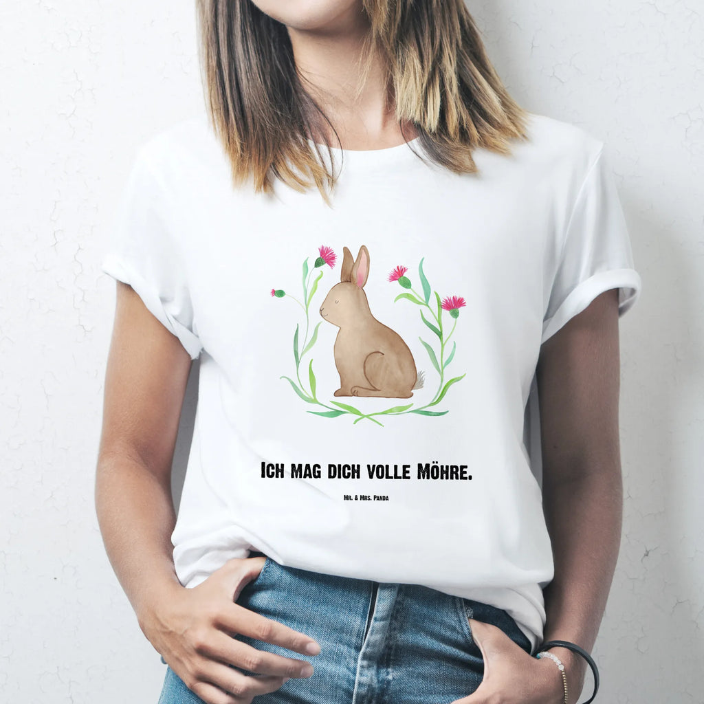 Personalisiertes T-Shirt Hase sitzend T-Shirt Personalisiert, T-Shirt mit Namen, T-Shirt mit Aufruck, Männer, Frauen, Wunschtext, Bedrucken, Ostern, Osterhase, Ostergeschenke, Osternest, Osterdeko, Geschenke zu Ostern, Ostern Geschenk, Ostergeschenke Kinder, Ostern Kinder, Frohe Ostern, Ostergrüße, Osterblume, Liebe, Grüße, Hase, Kaninchen