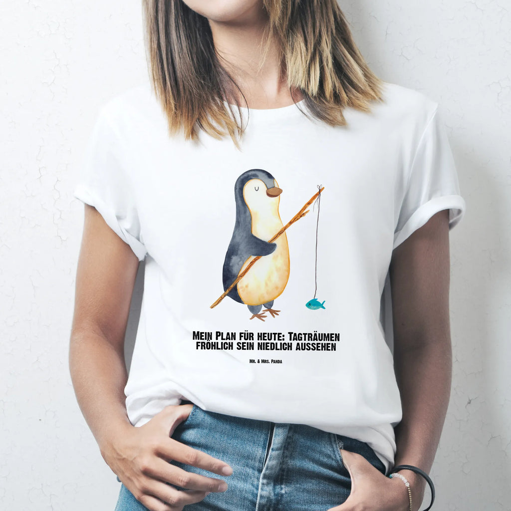 Personalisiertes T-Shirt Pinguin Angler T-Shirt Personalisiert, T-Shirt mit Namen, T-Shirt mit Aufruck, Männer, Frauen, Wunschtext, Bedrucken, Pinguin, Pinguine, Angeln, Angler, Tagträume, Hobby, Plan, Planer, Tagesplan, Neustart, Motivation, Geschenk, Freundinnen, Geschenkidee, Urlaub, Wochenende