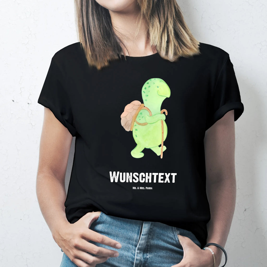 Personalisiertes T-Shirt Schildkröte Wanderer T-Shirt Personalisiert, T-Shirt mit Namen, T-Shirt mit Aufruck, Männer, Frauen, Wunschtext, Bedrucken, Schildkröte, Schildkröten, Motivation, Motivationsspruch, Motivationssprüche, Neuanfang