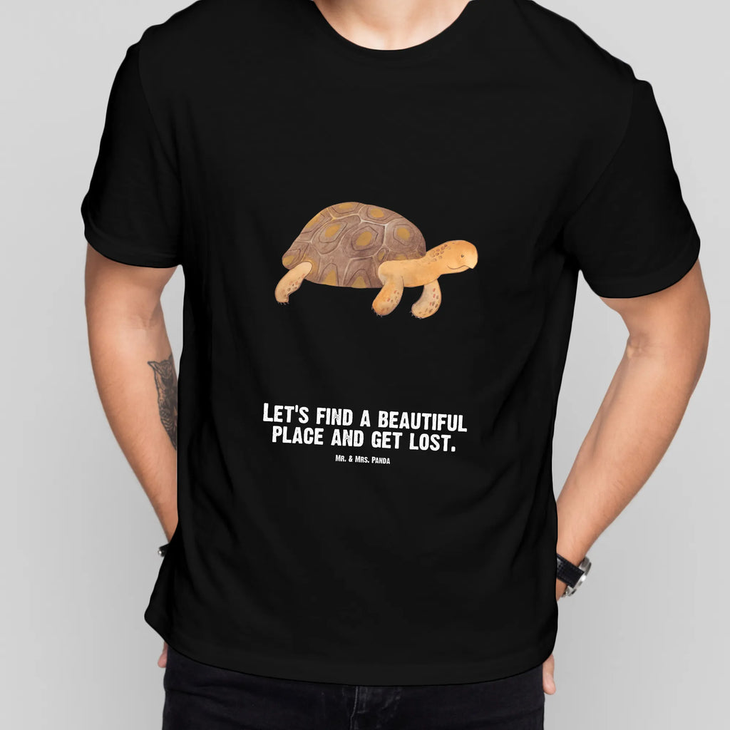 Personalisiertes T-Shirt Schildkröte marschiert T-Shirt Personalisiert, T-Shirt mit Namen, T-Shirt mit Aufruck, Männer, Frauen, Wunschtext, Bedrucken, Meerestiere, Meer, Urlaub, Schildkröte, Schildkröten, get lost, Abenteuer, Reiselust, Inspiration, Neustart, Motivation, Lieblingsmensch