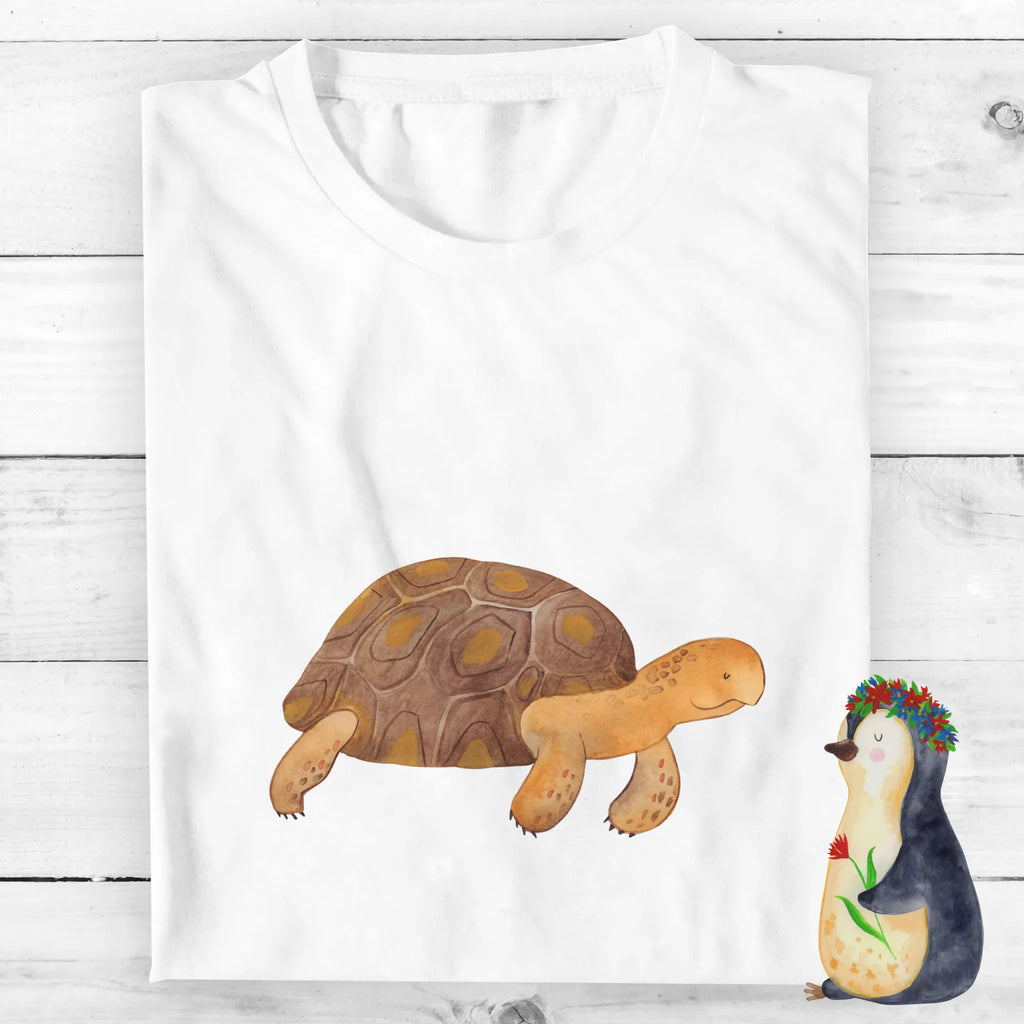 Personalisiertes T-Shirt Schildkröte marschiert T-Shirt Personalisiert, T-Shirt mit Namen, T-Shirt mit Aufruck, Männer, Frauen, Wunschtext, Bedrucken, Meerestiere, Meer, Urlaub, Schildkröte, Schildkröten, get lost, Abenteuer, Reiselust, Inspiration, Neustart, Motivation, Lieblingsmensch