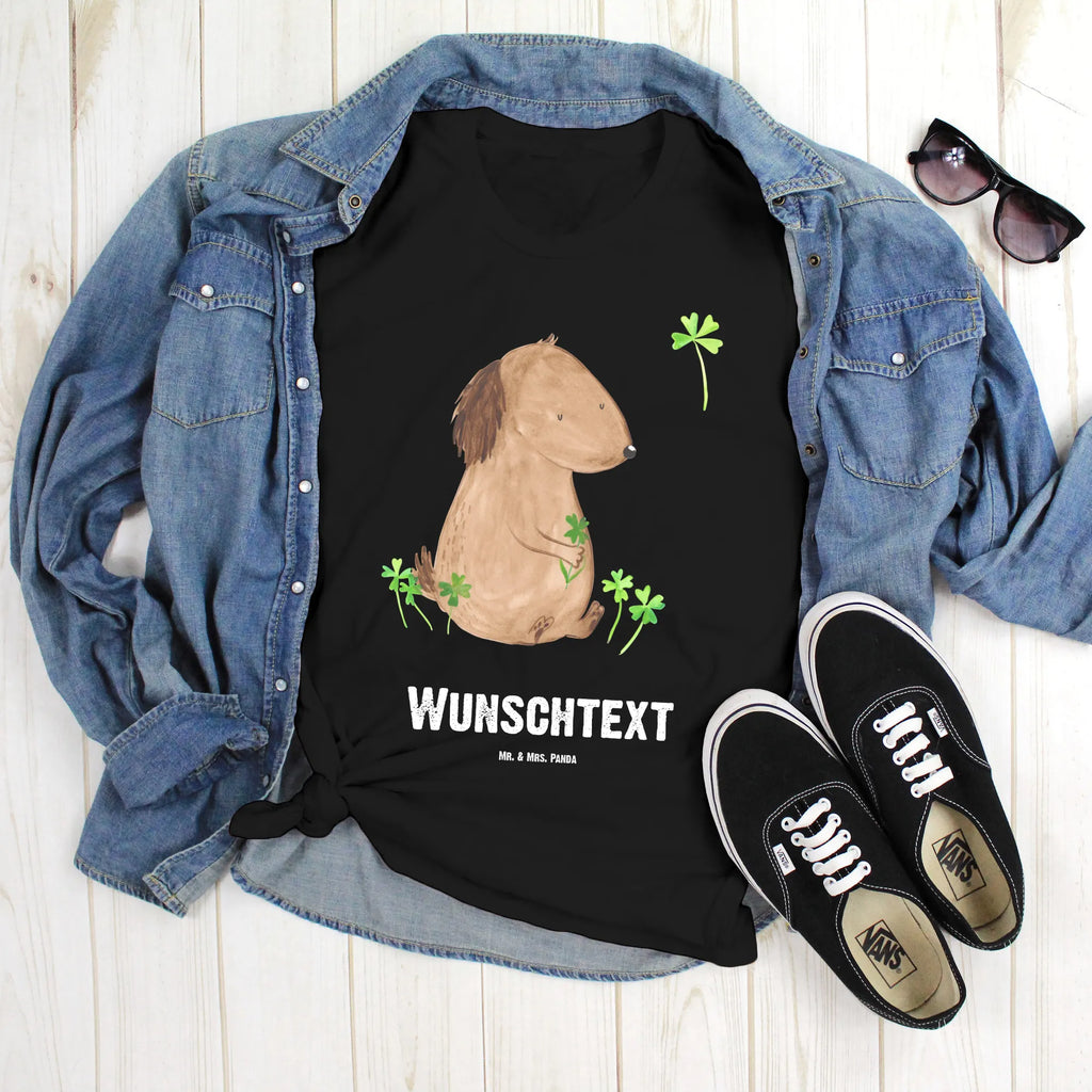 Personalisiertes T-Shirt Hund Kleeblatt T-Shirt Personalisiert, T-Shirt mit Namen, T-Shirt mit Aufruck, Männer, Frauen, Wunschtext, Bedrucken, Hund, Hundemotiv, Haustier, Hunderasse, Tierliebhaber, Hundebesitzer, Sprüche, Kleeblatt, Glück, Tagträume, Motivation, Neuanfang, Geschenk, Glücksbringer, Selbstliebe, Achtsamkeit