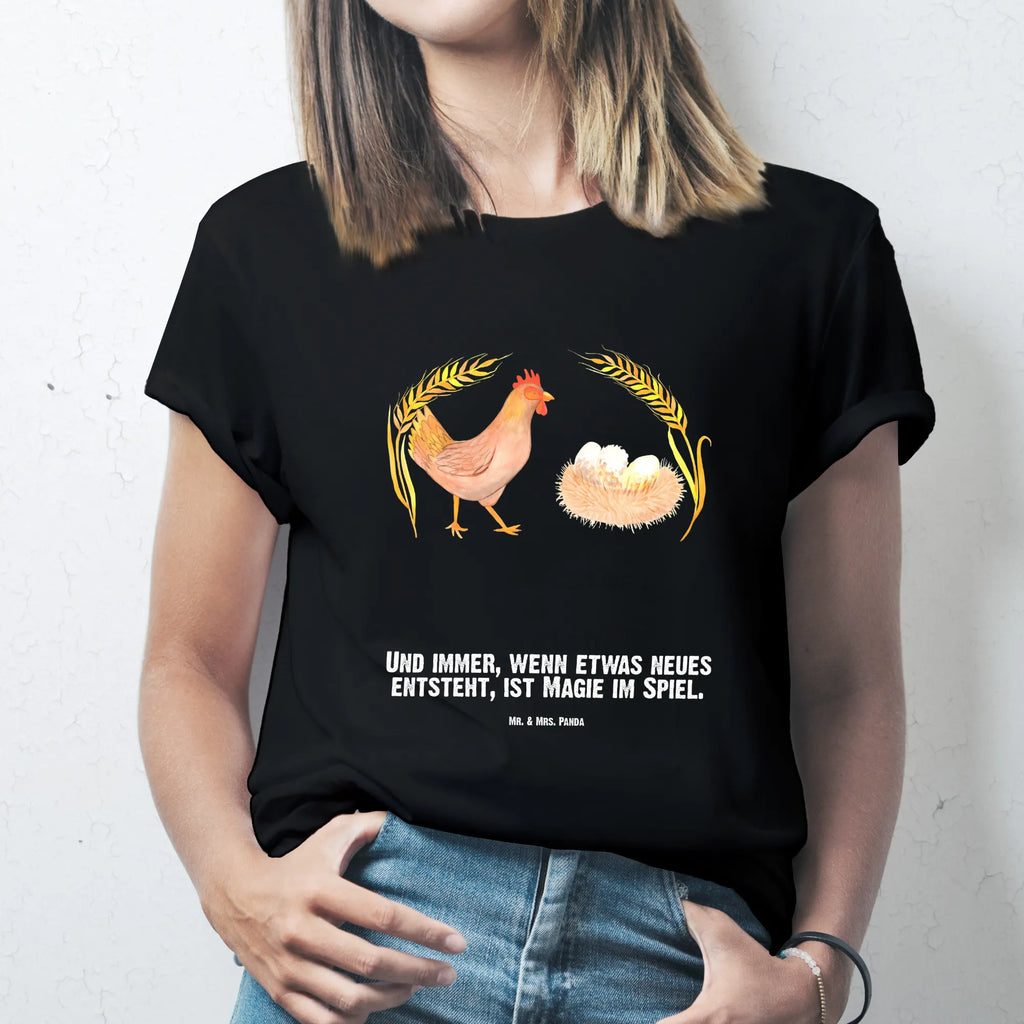 Personalisiertes T-Shirt Huhn stolz T-Shirt Personalisiert, T-Shirt mit Namen, T-Shirt mit Aufruck, Männer, Frauen, Wunschtext, Bedrucken, Bauernhof, Hoftiere, Landwirt, Landwirtin, Hahn, Henne, Hühner, Eier, Hof, Landleben, Motivation, Geburt, Magie, Spruch, Schwangerschaft