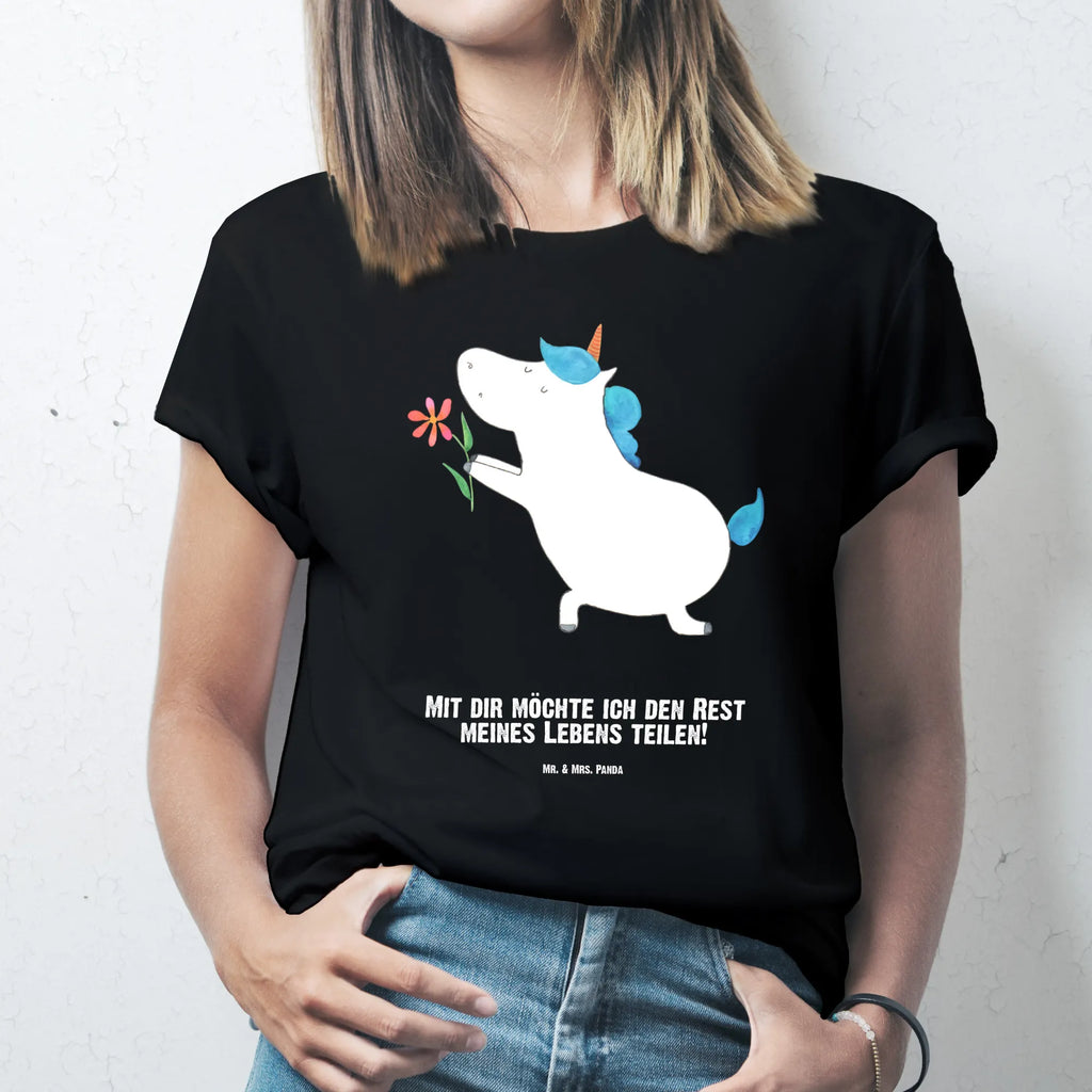 Personalisiertes T-Shirt Einhorn Blume T-Shirt Personalisiert, T-Shirt mit Namen, T-Shirt mit Aufruck, Männer, Frauen, Wunschtext, Bedrucken, Einhorn, Einhörner, Einhorn Deko, Pegasus, Unicorn, Liebe, Liebesbeweis, Antrag, Heiratsantrag, Verlobung, Ehepaar, Pärchen, Partner, Freund, Freundin, Ehe, heiraten