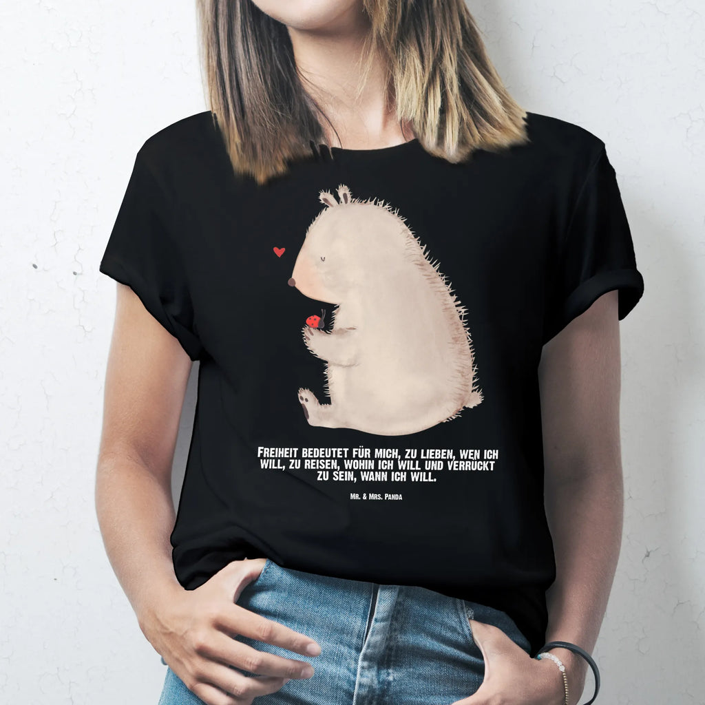 Personalisiertes T-Shirt Bär mit Marienkäfer T-Shirt Personalisiert, T-Shirt mit Namen, T-Shirt mit Aufruck, Männer, Frauen, Wunschtext, Bedrucken, Bär, Teddy, Teddybär, Marienkäfer, Liebe, Freiheit, Motivation, Das Leben ist schön