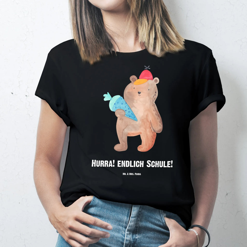 Personalisiertes T-Shirt Bär Schultüte T-Shirt Personalisiert, T-Shirt mit Namen, T-Shirt mit Aufruck, Männer, Frauen, Wunschtext, Bedrucken, Bär, Teddy, Teddybär, Bär Motiv, Schultüte, Erster Schultag Geschenk, Einschulung Geschenk, Schule Geschenk, Grundschule, Schulanfang, Schulbeginn