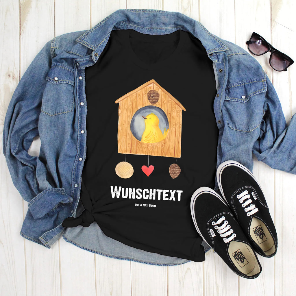 Personalisiertes T-Shirt Vogelhaus Home T-Shirt Personalisiert, T-Shirt mit Namen, T-Shirt mit Aufruck, Männer, Frauen, Wunschtext, Bedrucken, Tiermotive, Gute Laune, lustige Sprüche, Tiere, Vogelhaus, Vogel, Home sweet Home, Einzug, Umzug, Geschenk, Einzugsgeschenk, Hausbau, Haus