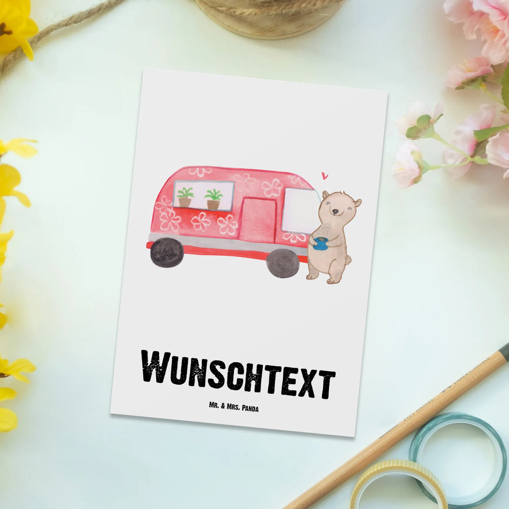 Personalisierte Postkarte Bär Camper Postkarte mit Namen, Postkarte bedrucken, Postkarte mit Wunschtext, Postkarte personalisierbar, Geschenkkarte mit Namen, Grußkarte mit Namen, Karte mit Namen, Einladung mit Namen, Ansichtskarte mit Namen, Geschenkkarte mit Wunschtext, Grußkarte mit Wunschtext, Karte mit Wunschtext, Einladung mit Wunschtext, Ansichtskarte mit Wunschtext, Geschenk, Sport, Sportart, Hobby, Schenken, Danke, Dankeschön, Auszeichnung, Gewinn, Sportler, Camper, Campen, Zelten, Campingplatz, Wohnmobil, Roadtrip, Urlaub