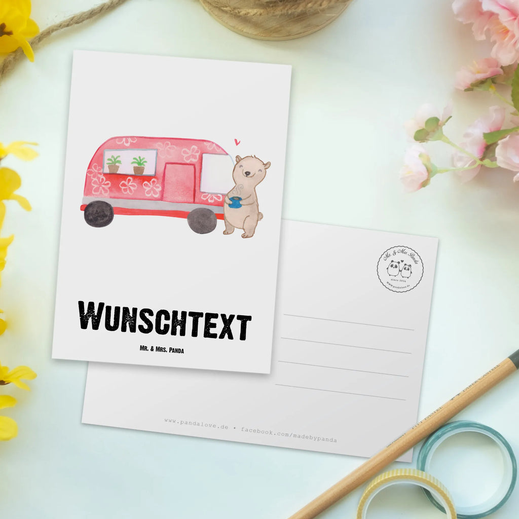 Personalisierte Postkarte Bär Camper Postkarte mit Namen, Postkarte bedrucken, Postkarte mit Wunschtext, Postkarte personalisierbar, Geschenkkarte mit Namen, Grußkarte mit Namen, Karte mit Namen, Einladung mit Namen, Ansichtskarte mit Namen, Geschenkkarte mit Wunschtext, Grußkarte mit Wunschtext, Karte mit Wunschtext, Einladung mit Wunschtext, Ansichtskarte mit Wunschtext, Geschenk, Sport, Sportart, Hobby, Schenken, Danke, Dankeschön, Auszeichnung, Gewinn, Sportler, Camper, Campen, Zelten, Campingplatz, Wohnmobil, Roadtrip, Urlaub