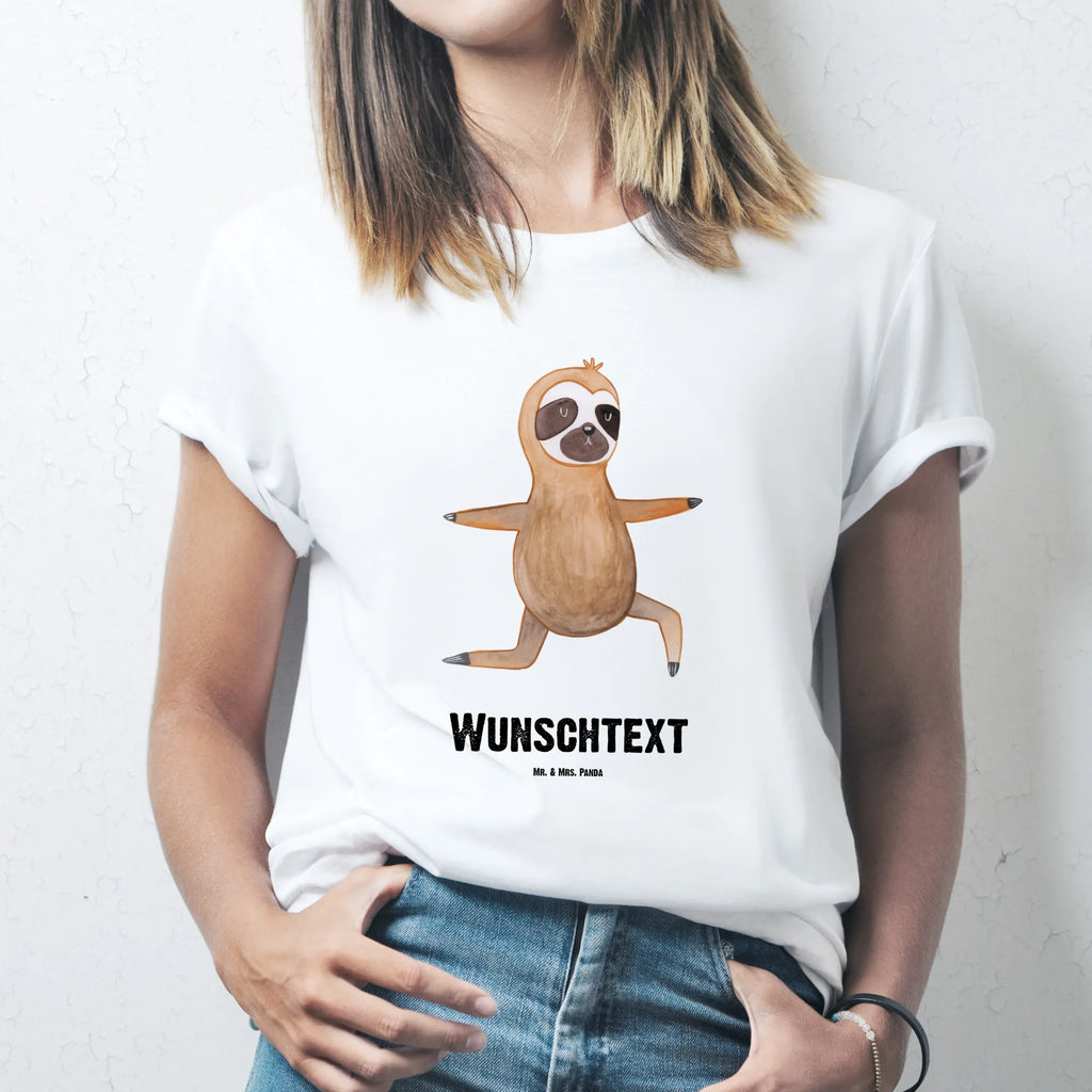 Personalisiertes T-Shirt Faultier  Yoga T-Shirt Personalisiert, T-Shirt mit Namen, T-Shirt mit Aufruck, Männer, Frauen, Wunschtext, Bedrucken, Faultier, Faultier Geschenk, Faultier Deko, Faultiere, faul, Lieblingstier, Yoga, Namaste, Krieger, Yogaübungen, Meditation, Atmung, Gelassenheit, Entspannung