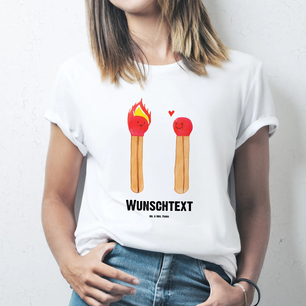 Personalisiertes T-Shirt Streichhölzer T-Shirt Personalisiert, T-Shirt mit Namen, T-Shirt mit Aufruck, Männer, Frauen, Wunschtext, Bedrucken, Liebe, Partner, Freund, Freundin, Ehemann, Ehefrau, Heiraten, Verlobung, Heiratsantrag, Liebesgeschenk, Jahrestag, Hocheitstag, Streichhölzer