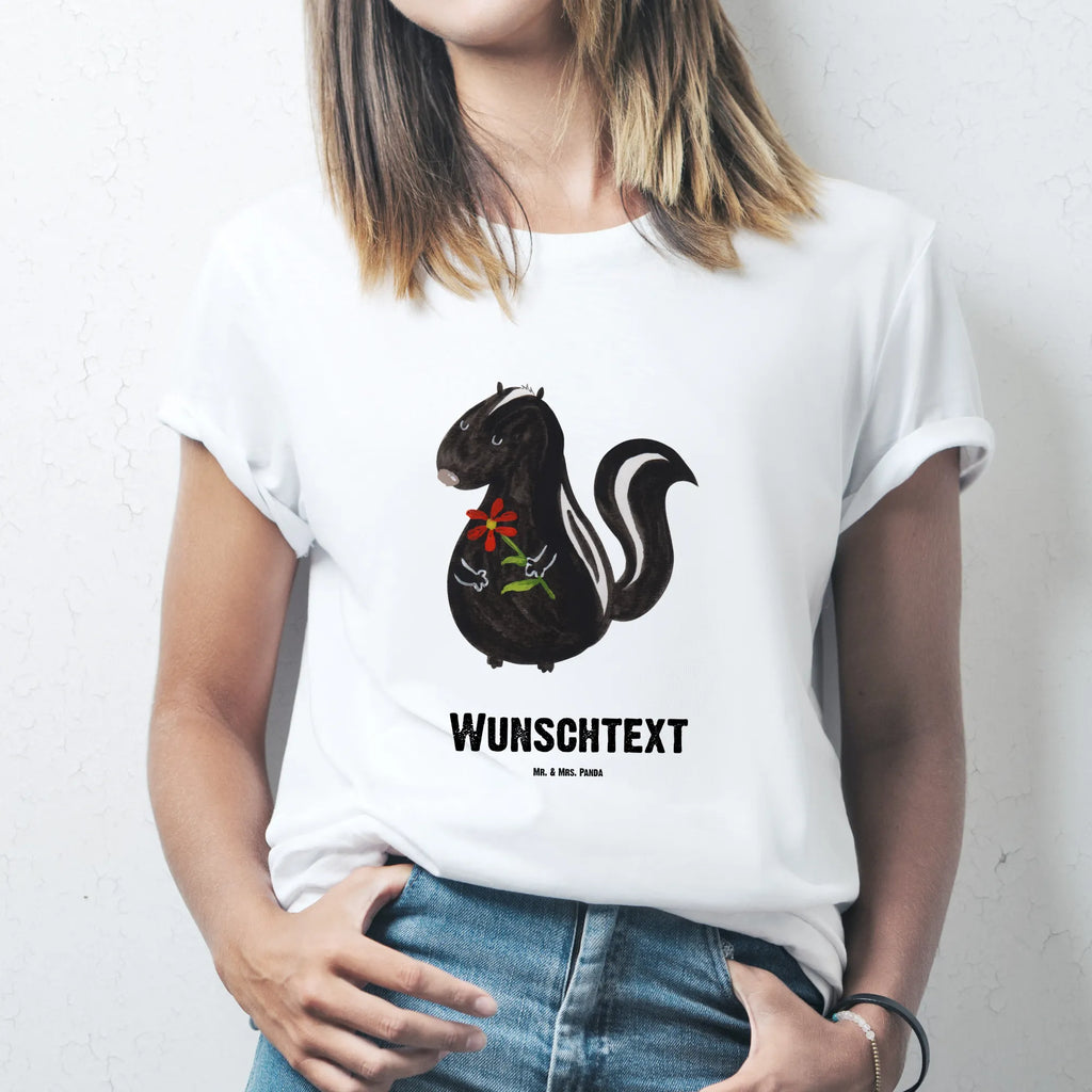 Personalisiertes T-Shirt Stinktier Blume T-Shirt Personalisiert, T-Shirt mit Namen, T-Shirt mit Aufruck, Männer, Frauen, Wunschtext, Bedrucken, Stinktier, Skunk, Wildtier, Raubtier, Stinker, Stinki, Tagträumer, verträumt, Dreams, Träume