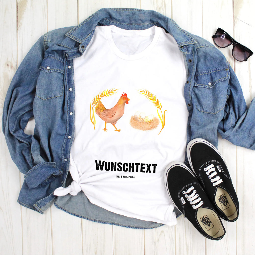 Personalisiertes T-Shirt Huhn stolz T-Shirt Personalisiert, T-Shirt mit Namen, T-Shirt mit Aufruck, Männer, Frauen, Wunschtext, Bedrucken, Bauernhof, Hoftiere, Landwirt, Landwirtin, Hahn, Henne, Hühner, Eier, Hof, Landleben, Motivation, Geburt, Magie, Spruch, Schwangerschaft