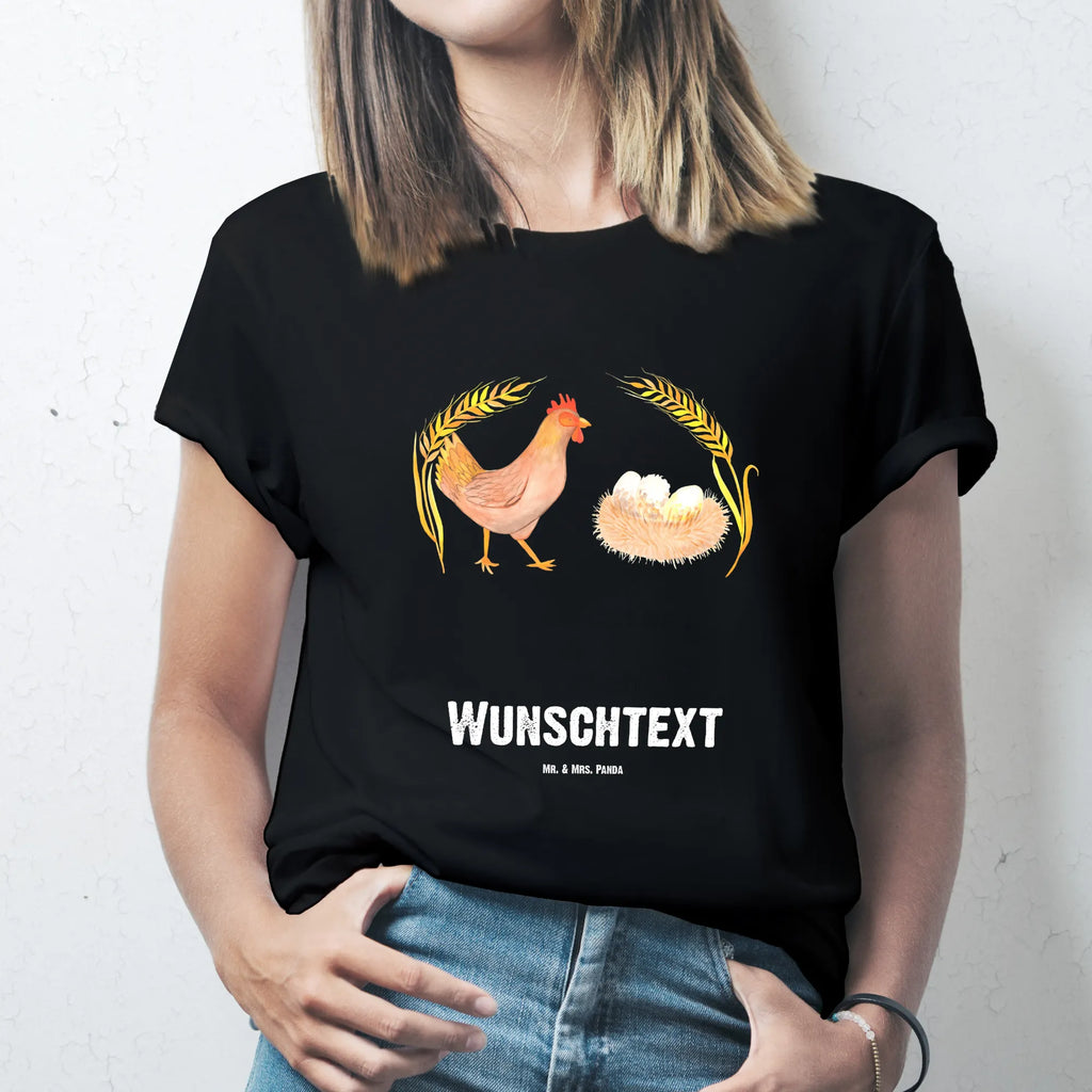 Personalisiertes T-Shirt Huhn stolz T-Shirt Personalisiert, T-Shirt mit Namen, T-Shirt mit Aufruck, Männer, Frauen, Wunschtext, Bedrucken, Bauernhof, Hoftiere, Landwirt, Landwirtin, Hahn, Henne, Hühner, Eier, Hof, Landleben, Motivation, Geburt, Magie, Spruch, Schwangerschaft