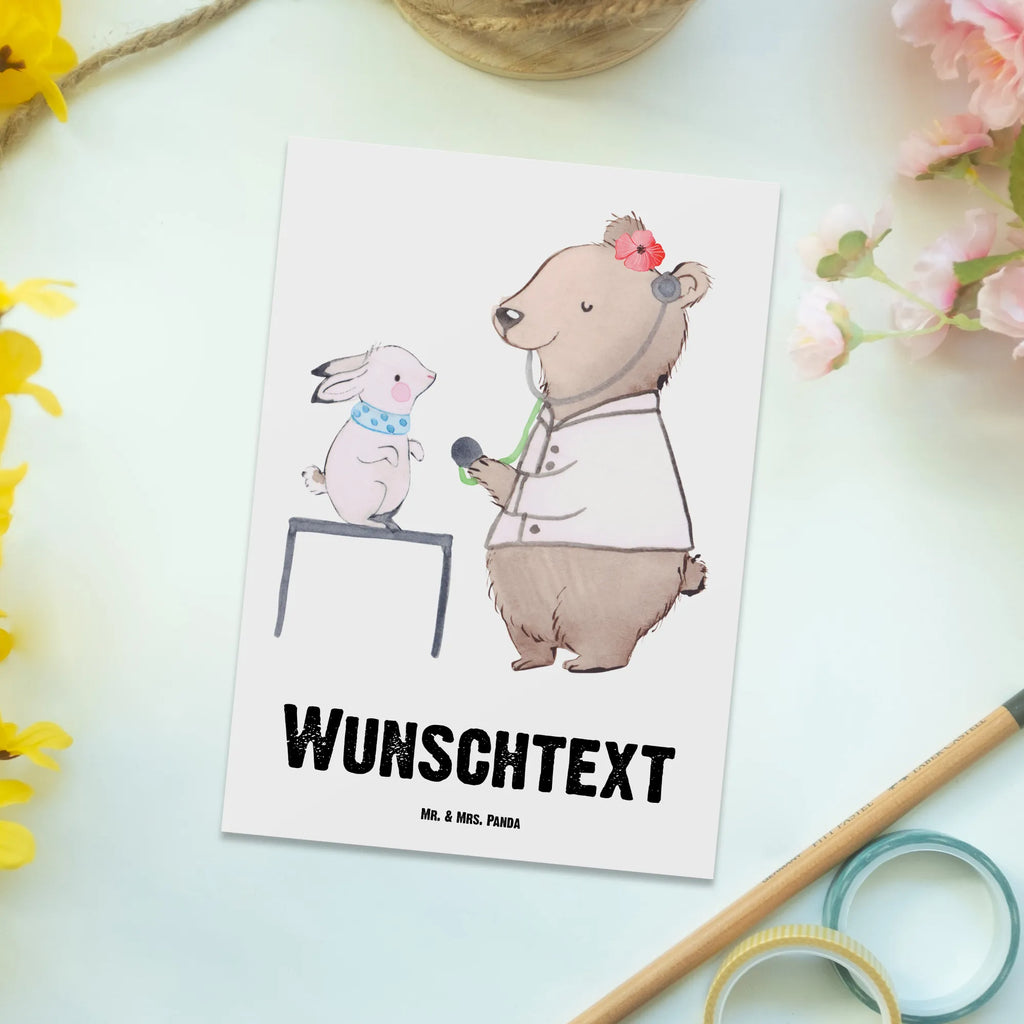 Personalisierte Postkarte Tierärztin mit Herz Postkarte mit Namen, Postkarte bedrucken, Postkarte mit Wunschtext, Postkarte personalisierbar, Geschenkkarte mit Namen, Grußkarte mit Namen, Karte mit Namen, Einladung mit Namen, Ansichtskarte mit Namen, Geschenkkarte mit Wunschtext, Grußkarte mit Wunschtext, Karte mit Wunschtext, Einladung mit Wunschtext, Ansichtskarte mit Wunschtext, Beruf, Ausbildung, Jubiläum, Abschied, Rente, Kollege, Kollegin, Geschenk, Schenken, Arbeitskollege, Mitarbeiter, Firma, Danke, Dankeschön