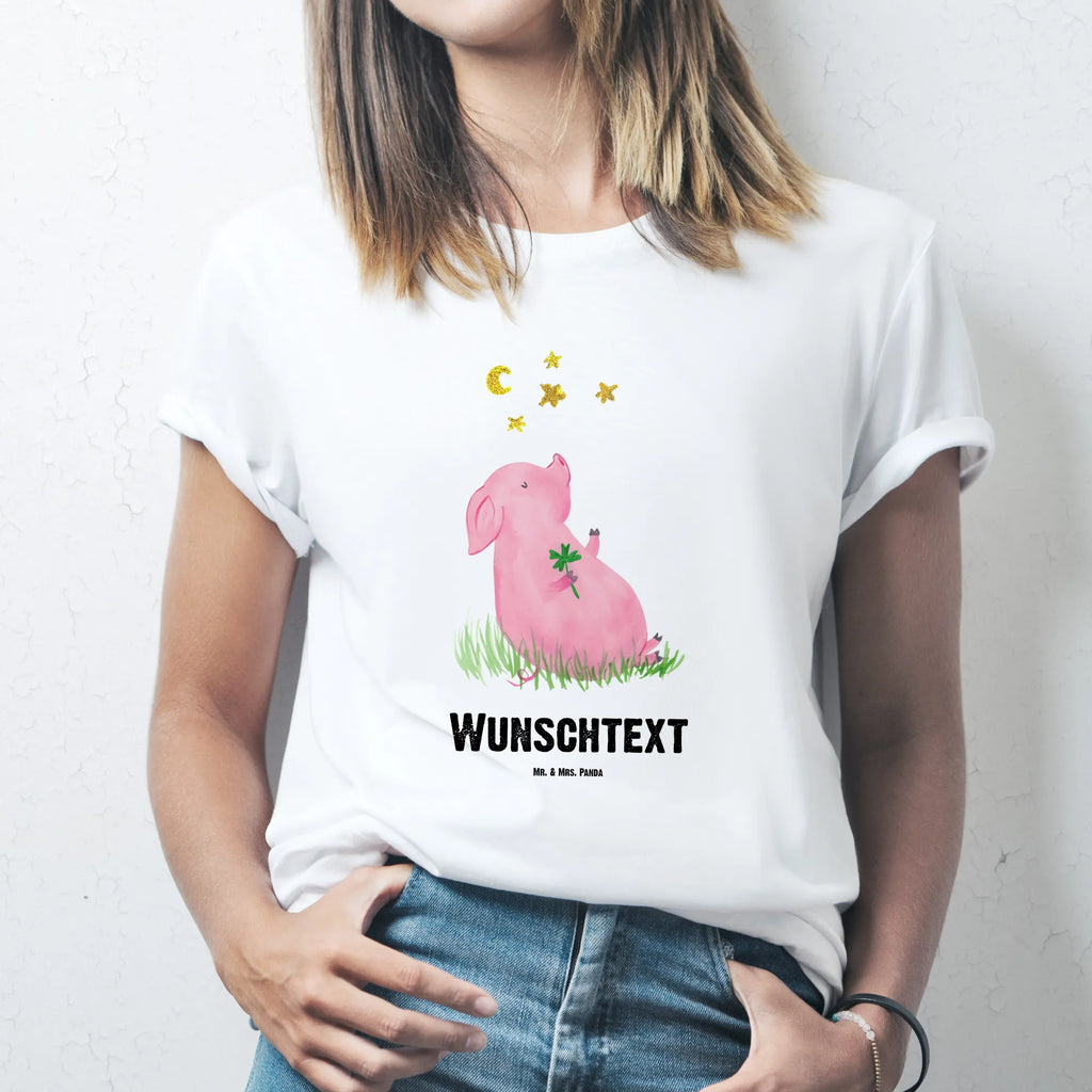 Personalisiertes T-Shirt Glücksschwein T-Shirt Personalisiert, T-Shirt mit Namen, T-Shirt mit Aufruck, Männer, Frauen, Wunschtext, Bedrucken, Tiermotive, Gute Laune, lustige Sprüche, Tiere, Glücksschwein. Glück, Schwein, Schweinchen, Sterne, Sernchen, Ziele, Träume, Motivation, Glücksbringer