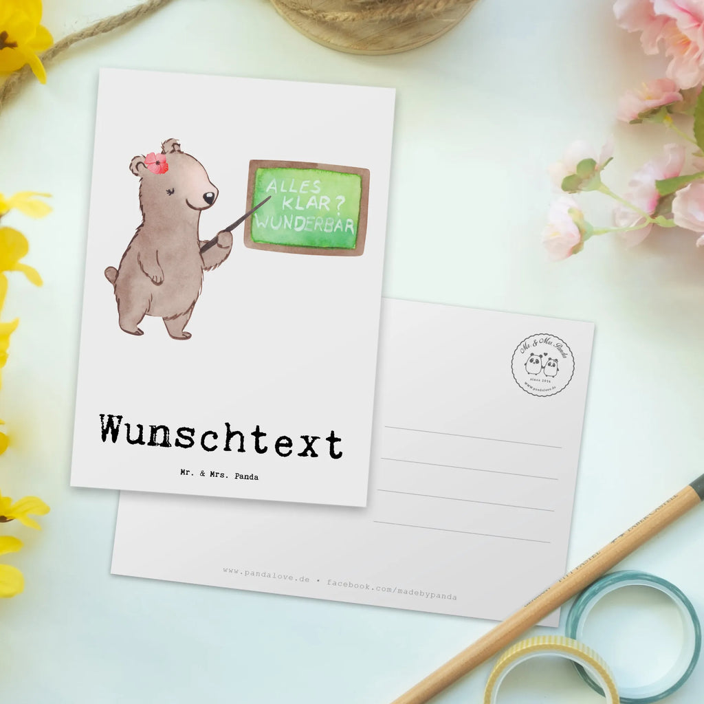 Personalisierte Postkarte Dozentin mit Herz Postkarte mit Namen, Postkarte bedrucken, Postkarte mit Wunschtext, Postkarte personalisierbar, Geschenkkarte mit Namen, Grußkarte mit Namen, Karte mit Namen, Einladung mit Namen, Ansichtskarte mit Namen, Geschenkkarte mit Wunschtext, Grußkarte mit Wunschtext, Karte mit Wunschtext, Einladung mit Wunschtext, Ansichtskarte mit Wunschtext, Beruf, Ausbildung, Jubiläum, Abschied, Rente, Kollege, Kollegin, Geschenk, Schenken, Arbeitskollege, Mitarbeiter, Firma, Danke, Dankeschön, Dozentin, Professorin, Universität, Vorlesung, Tutorin, Akademikerin, Uni, Unterricht