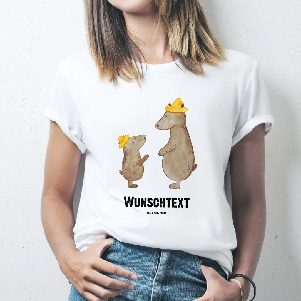 Personalisiertes T-Shirt Bären mit Hut T-Shirt Personalisiert, T-Shirt mit Namen, T-Shirt mit Aufruck, Männer, Frauen, Familie, Vatertag, Muttertag, Bruder, Schwester, Mama, Papa, Oma, Opa, Bär, Bären, Vater, Papi, Paps, Dad, Daddy, Lieblingsmensch, Sohn, Söhne, Kind, Kinder, Vater-Sohn, Family, Vorbild