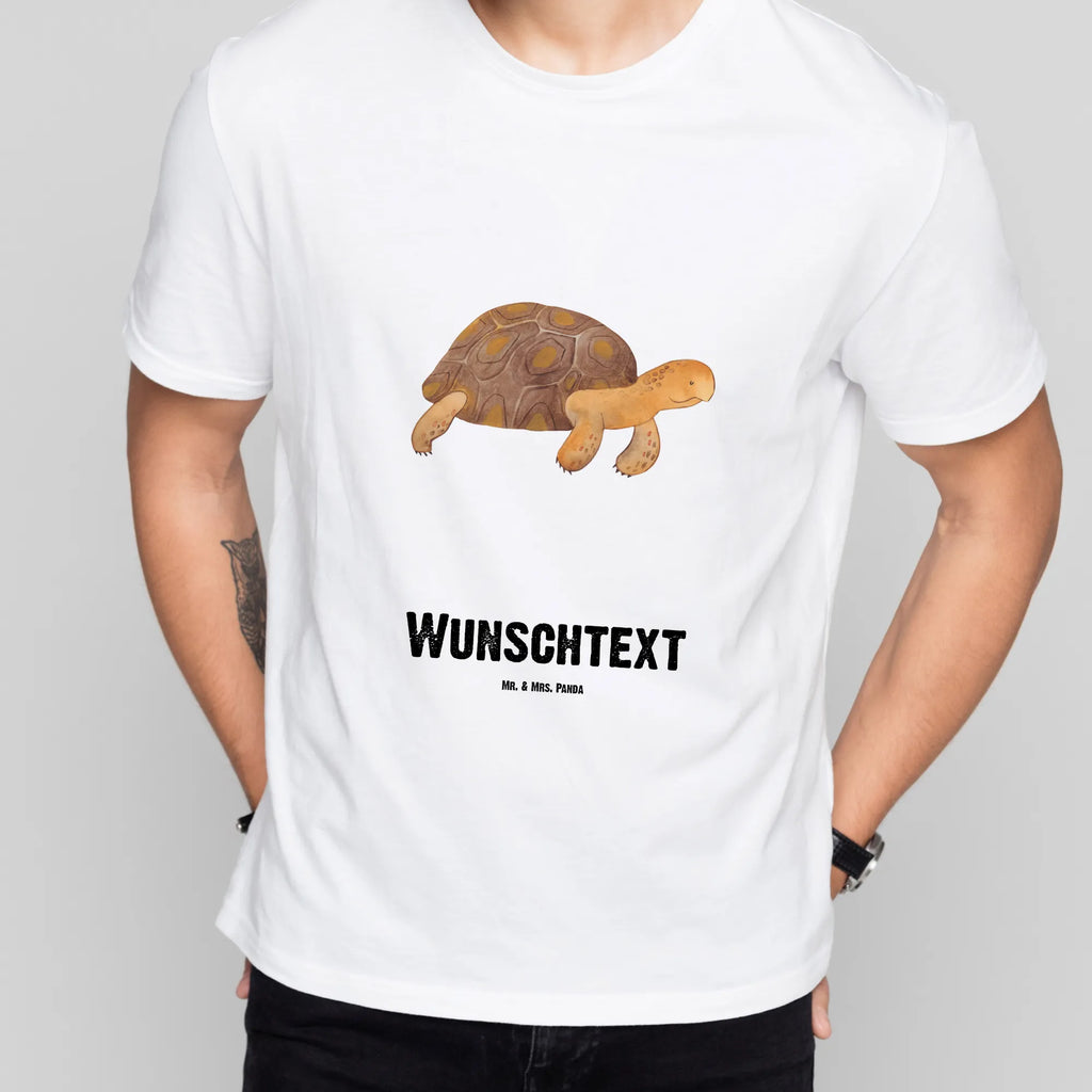 Personalisiertes T-Shirt Schildkröte marschiert T-Shirt Personalisiert, T-Shirt mit Namen, T-Shirt mit Aufruck, Männer, Frauen, Wunschtext, Bedrucken, Meerestiere, Meer, Urlaub, Schildkröte, Schildkröten, get lost, Abenteuer, Reiselust, Inspiration, Neustart, Motivation, Lieblingsmensch