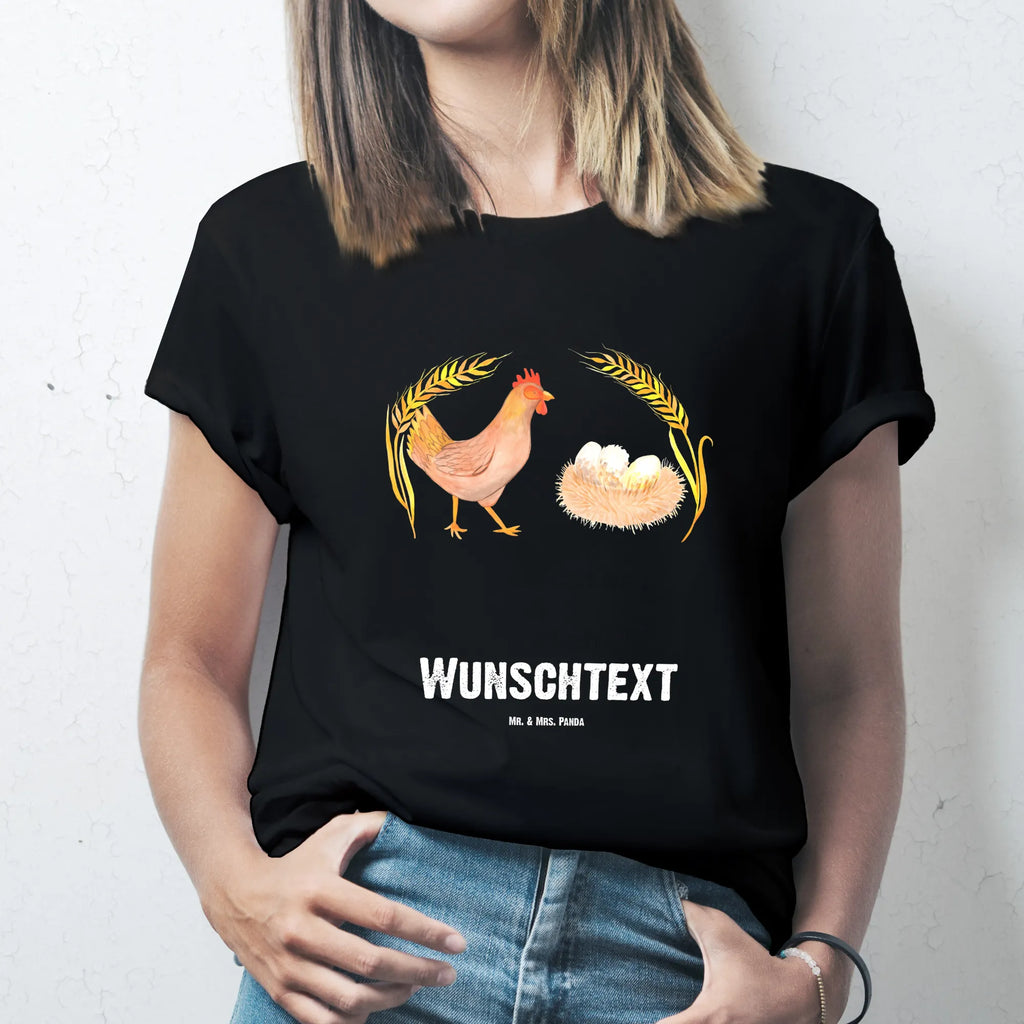 Personalisiertes T-Shirt Huhn stolz T-Shirt Personalisiert, T-Shirt mit Namen, T-Shirt mit Aufruck, Männer, Frauen, Wunschtext, Bedrucken, Bauernhof, Hoftiere, Landwirt, Landwirtin, Hahn, Henne, Hühner, Eier, Hof, Landleben, Motivation, Geburt, Magie, Spruch, Schwangerschaft