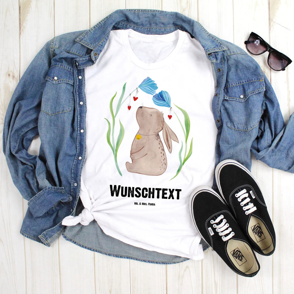 Personalisiertes T-Shirt Hase Blume T-Shirt Personalisiert, T-Shirt mit Namen, T-Shirt mit Aufruck, Männer, Frauen, Wunschtext, Bedrucken, Ostern, Osterhase, Ostergeschenke, Osternest, Osterdeko, Geschenke zu Ostern, Ostern Geschenk, Ostergeschenke Kinder, Ostern Kinder, Hase, Kaninchen, Kind, Taufe, Taufgeschenk, Geburt, Schwangerschaft, erstes Kind, Kindergeburtstag, Geburtstag, Hoffnung, Träume