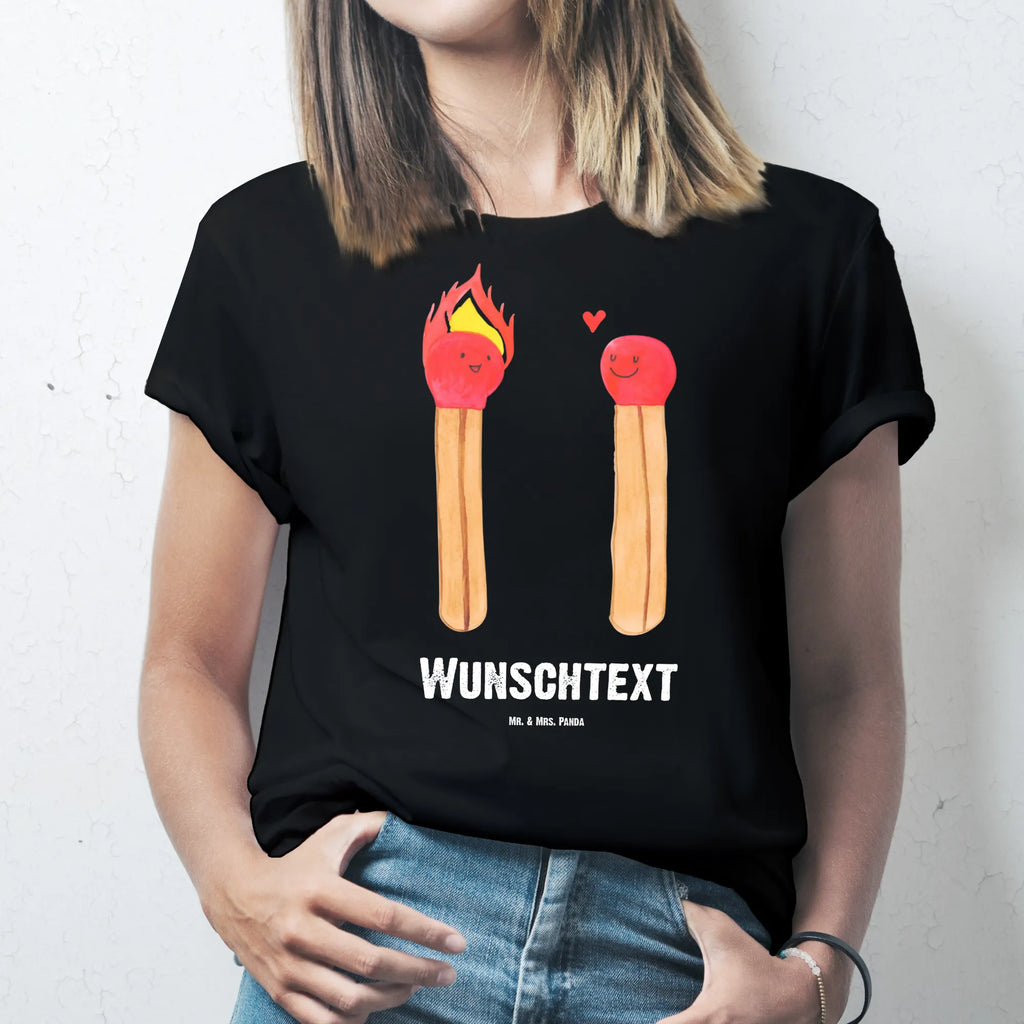 Personalisiertes T-Shirt Streichhölzer T-Shirt Personalisiert, T-Shirt mit Namen, T-Shirt mit Aufruck, Männer, Frauen, Wunschtext, Bedrucken, Liebe, Partner, Freund, Freundin, Ehemann, Ehefrau, Heiraten, Verlobung, Heiratsantrag, Liebesgeschenk, Jahrestag, Hocheitstag, Streichhölzer