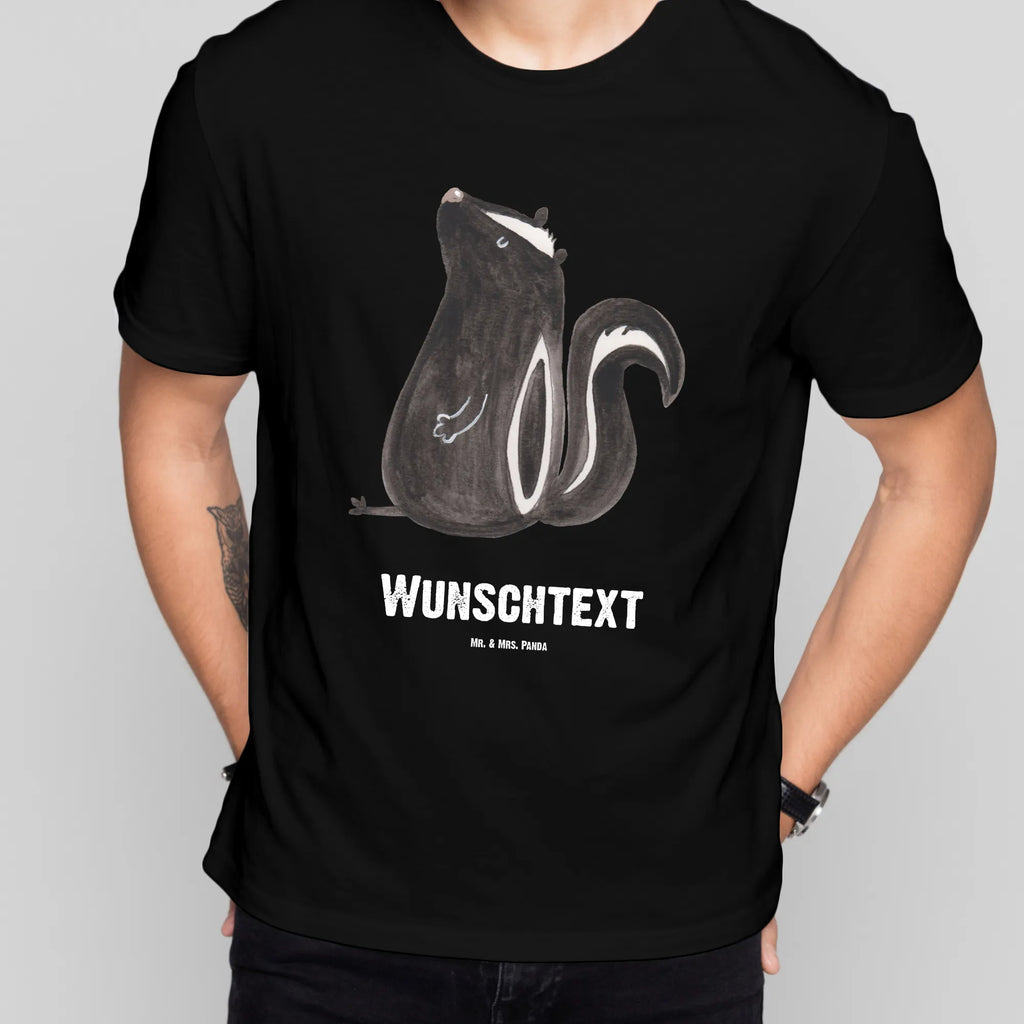 Personalisiertes T-Shirt Stinktier sitzend T-Shirt Personalisiert, T-Shirt mit Namen, T-Shirt mit Aufruck, Männer, Frauen, Wunschtext, Bedrucken, Stinktier, Skunk, Wildtier, Raubtier, Stinker, Stinki, Spruch, Büro, Recht, Besserwisser