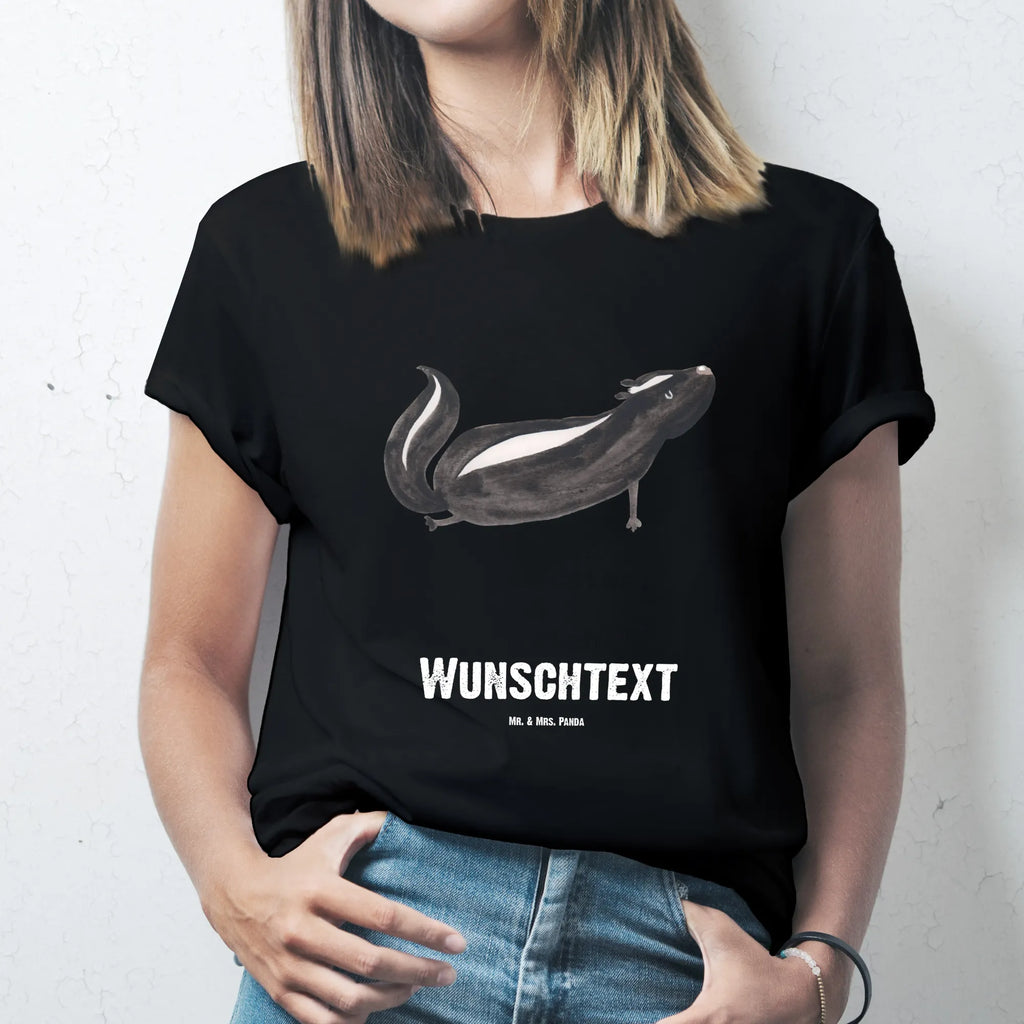 Personalisiertes T-Shirt Stinktier Yoga T-Shirt Personalisiert, T-Shirt mit Namen, T-Shirt mit Aufruck, Männer, Frauen, Wunschtext, Bedrucken, Stinktier, Skunk, Wildtier, Raubtier, Stinker, Stinki, Yoga, Namaste, Lebe, Liebe, Lache