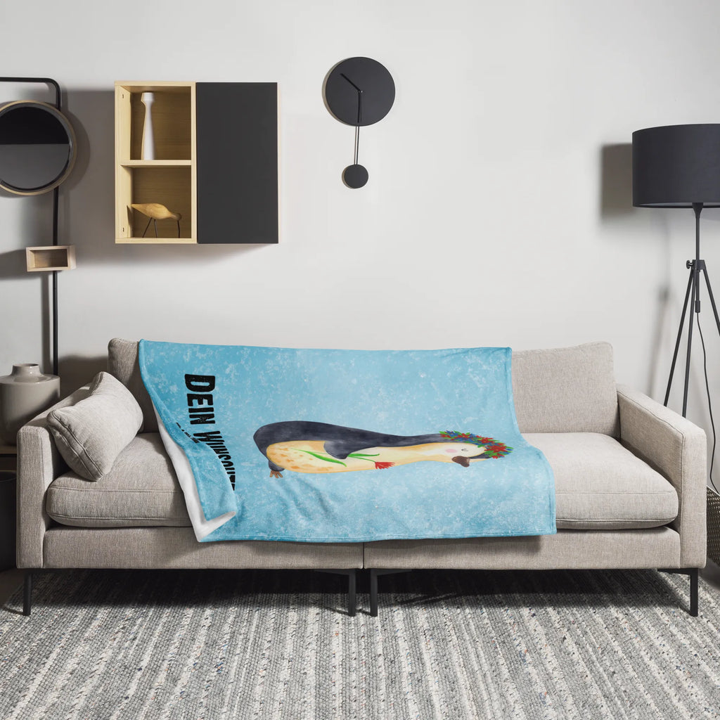 Personalisierte Decke Pinguin Blumenkranz Personalisierte Decke, Decke mit Namen, Kuscheldecke mit Namen, Decke bedrucken, Kuscheldecke bedrucken, Pinguin, Pinguine, Blumenkranz, Universum, Leben, Wünsche, Ziele, Lebensziele, Motivation, Lebenslust, Liebeskummer, Geschenkidee