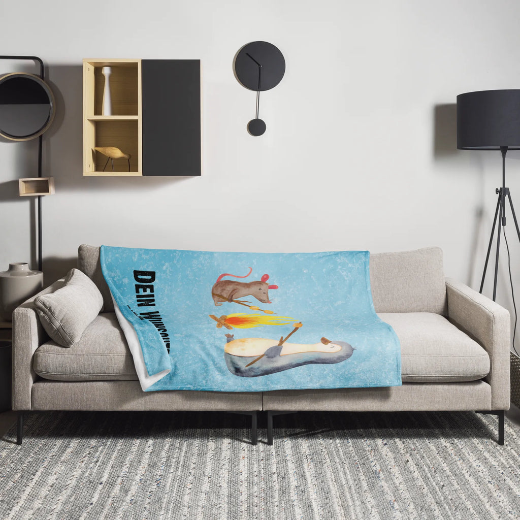 Personalisierte Decke Pinguin Lagerfeuer Personalisierte Decke, Decke mit Namen, Kuscheldecke mit Namen, Decke bedrucken, Kuscheldecke bedrucken, Pinguin, Maus, Pinguine, Lagerfeuer, Leben, Arbeit, Job, Motivation, Büro, Büroalltag, Lebensspruch, Lebensmotivation, Neustart, Liebe, grillen, Feuer, Marshmallows