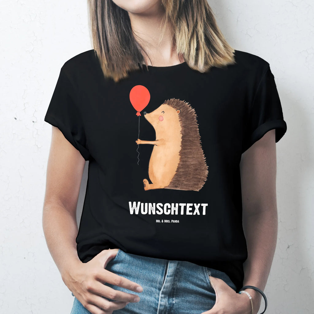 Personalisiertes T-Shirt Igel mit Luftballon T-Shirt Personalisiert, T-Shirt mit Namen, T-Shirt mit Aufruck, Männer, Frauen, Wunschtext, Bedrucken, Tiermotive, Gute Laune, lustige Sprüche, Tiere, Igel, Geburtstag, Herzlichen Glückwunsch, Glückwunsch, Geburtstagskind, Ballon, Happy Birthday