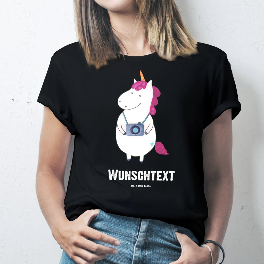 Personalisiertes T-Shirt Einhorn Fotograf T-Shirt Personalisiert, T-Shirt mit Namen, T-Shirt mit Aufruck, Männer, Frauen, Wunschtext, Bedrucken, Einhorn, Einhörner, Einhorn Deko, Pegasus, Unicorn, Fotograf, Fotografie, Kamera, Reisen, Weltreise, Weltenbummler, Urlaub, Tourist, Kurztrip, Reise, Städtereise