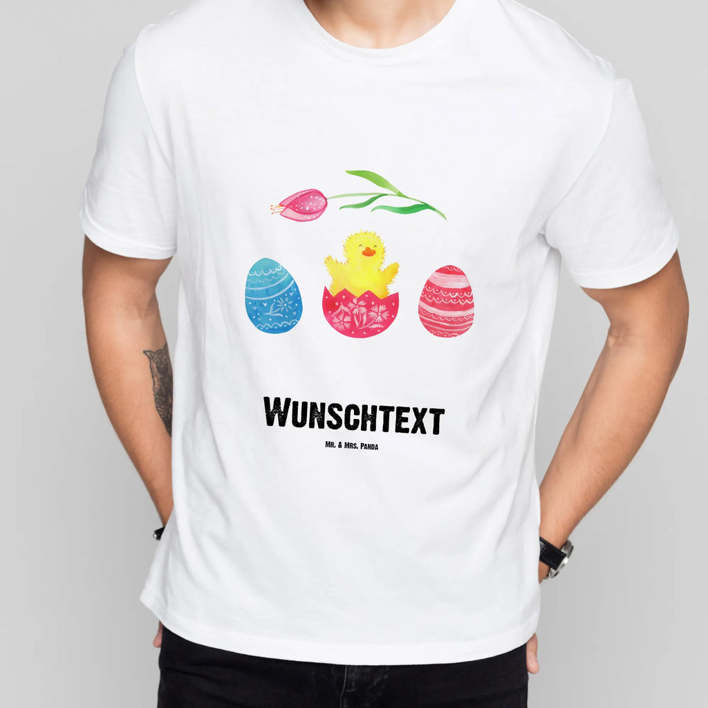 Personalisiertes T-Shirt Küken geschlüpft T-Shirt Personalisiert, T-Shirt mit Namen, T-Shirt mit Aufruck, Männer, Frauen, Wunschtext, Bedrucken, Ostern, Osterhase, Ostergeschenke, Osternest, Osterdeko, Geschenke zu Ostern, Ostern Geschenk, Ostergeschenke Kinder, Ostern Kinder, Küken, Osterei, Ostereier, Ei, Frühlingsgefühle, Freude, Grüße, liebe Grüße, Frohe Ostern, Ostergrüße