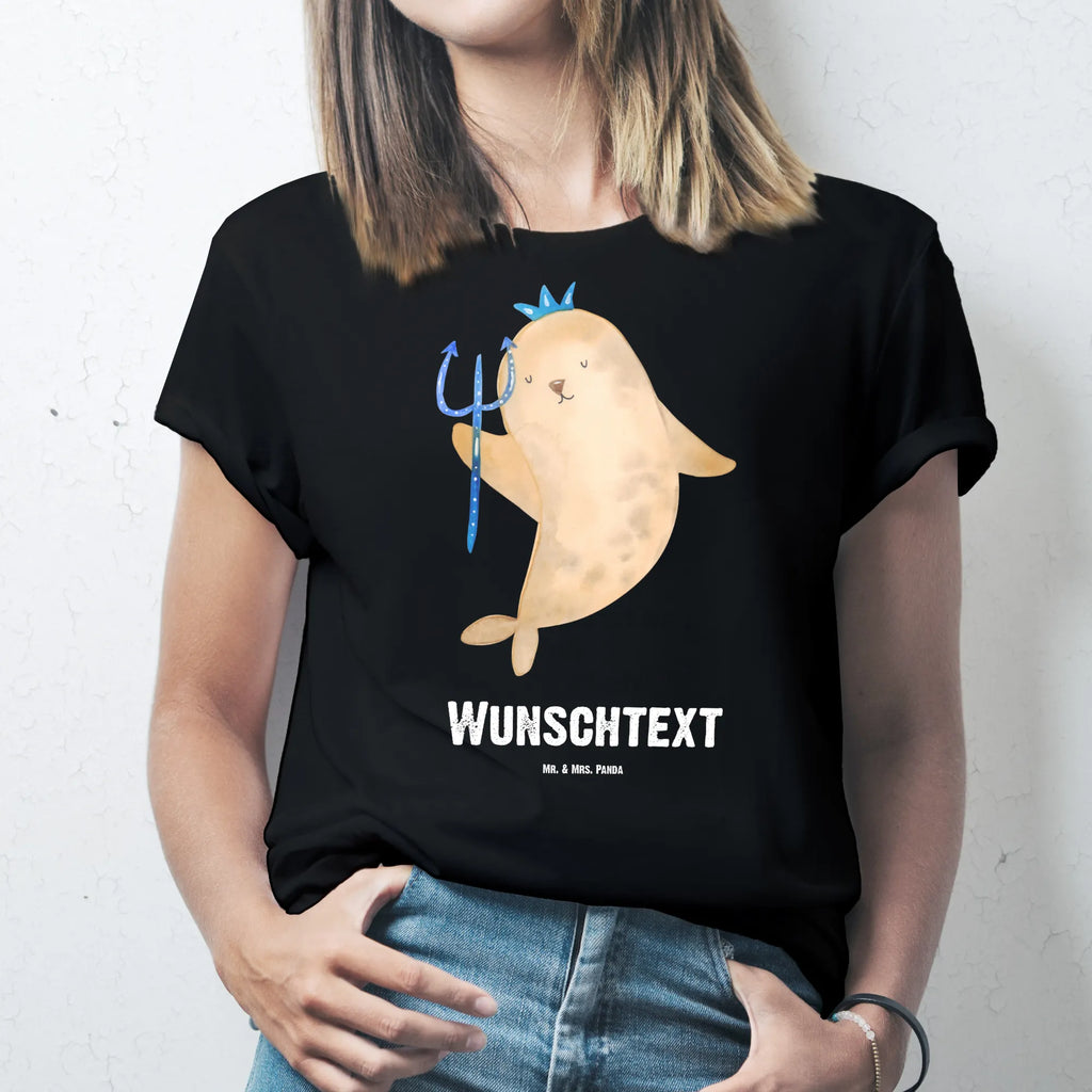 Personalisiertes T-Shirt Sternzeichen Wassermann T-Shirt Personalisiert, T-Shirt mit Namen, T-Shirt mit Aufruck, Männer, Frauen, Wunschtext, Bedrucken, Tierkreiszeichen, Sternzeichen, Horoskop, Astrologie, Aszendent, Meermann, Nix, Wassermann Geschenk, Wassermann Sternzeichen, Geschenk Januar, Geschenk Februar, Geburtstag Januar, Geburtstag Februar, Meer Geschenk