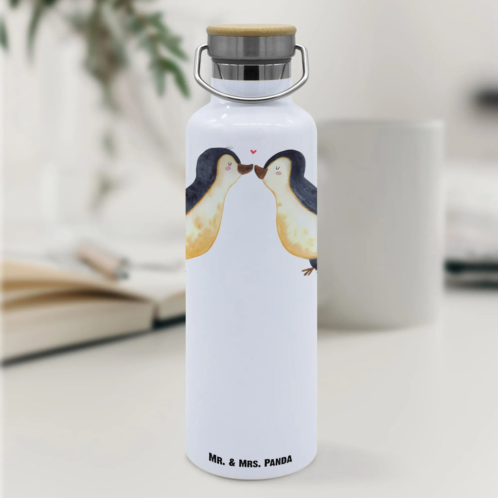 Trinkflasche Pinguin Liebe Thermosflasche, Isolierflasche, Edelstahl, Trinkflasche, isoliert, Wamrhaltefunktion, Sportflasche, Flasche zum Sport, Sportlerflasche, Liebe, Partner, Freund, Freundin, Ehemann, Ehefrau, Heiraten, Verlobung, Heiratsantrag, Liebesgeschenk, Jahrestag, Hocheitstag, Pinguin, Pinguine, Pinguin Paar, Pinguinpaar, Pinguin Liebe, Paar, Pärchen. Liebespaar, Liebesbeweis, Liebesspruch, Hochzeitstag, Geschenk Freund, Geschenk Freundin, Verlobte, Verlobter, Love, Geschenk Hochzeitstag, Geschenkidee, Hochzeit, Gastgeschenk