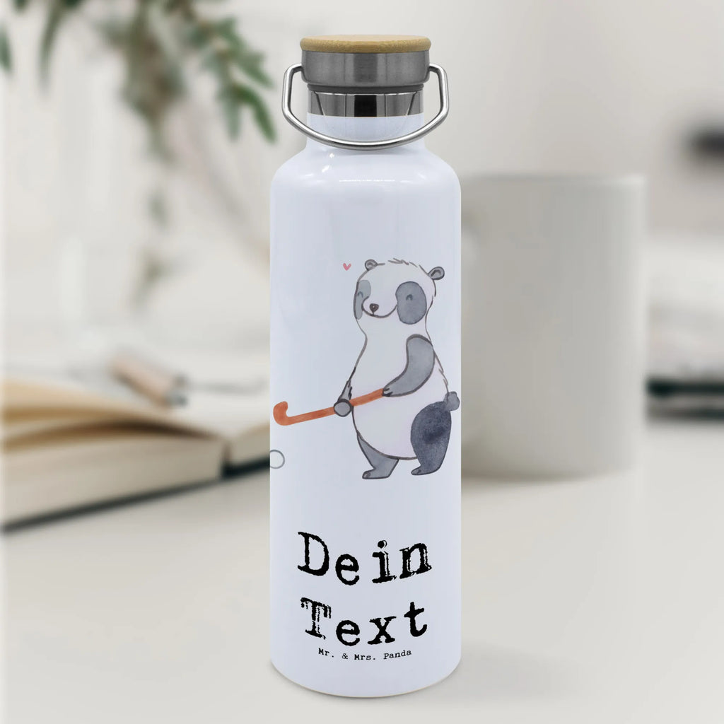 Personalisierte Trinkflasche Panda Hockey spielen Personalisierte Trinkflasche, Trinkflasche mit Namen, Trinkflasche bedrucken, Flasche personalisiert, Trinkflasch mit Aufdruck, Trinkflasche Werbegeschenk, Namensaufdruck Trinkflasche, Sportflasche personalisiert, Trinkflasche Sport, Geschenk, Sport, Sportart, Hobby, Schenken, Danke, Dankeschön, Auszeichnung, Gewinn, Sportler, Hockey spielen, Feldhockey, Hockeyschläger, Hockey Verein