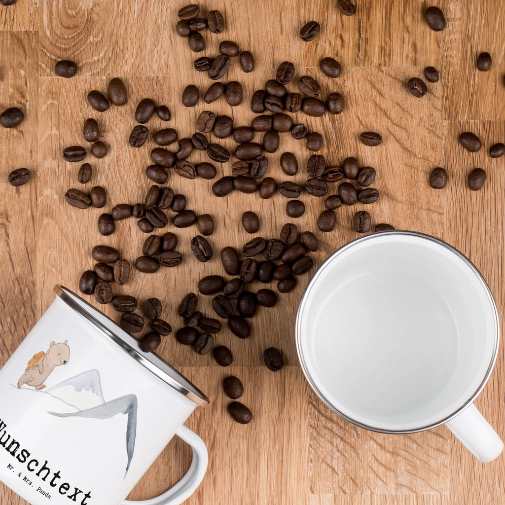 Personalisierte Emaille Tasse Bär Bergsteigen Emaille Tasse personalisiert, Emaille Tasse mit Namen, Campingtasse personalisiert, Namenstasse, Campingtasse bedrucken, Campinggeschirr personalsisert, tasse mit namen, personalisierte tassen, personalisierte tasse, tasse selbst gestalten, tasse bedrucken, tassen bedrucken, Geschenk, Sport, Sportart, Hobby, Schenken, Danke, Dankeschön, Auszeichnung, Gewinn, Sportler, Bergsteigen, wandern, Bergsport, Trekking, Alpinismus, Alpinwandern