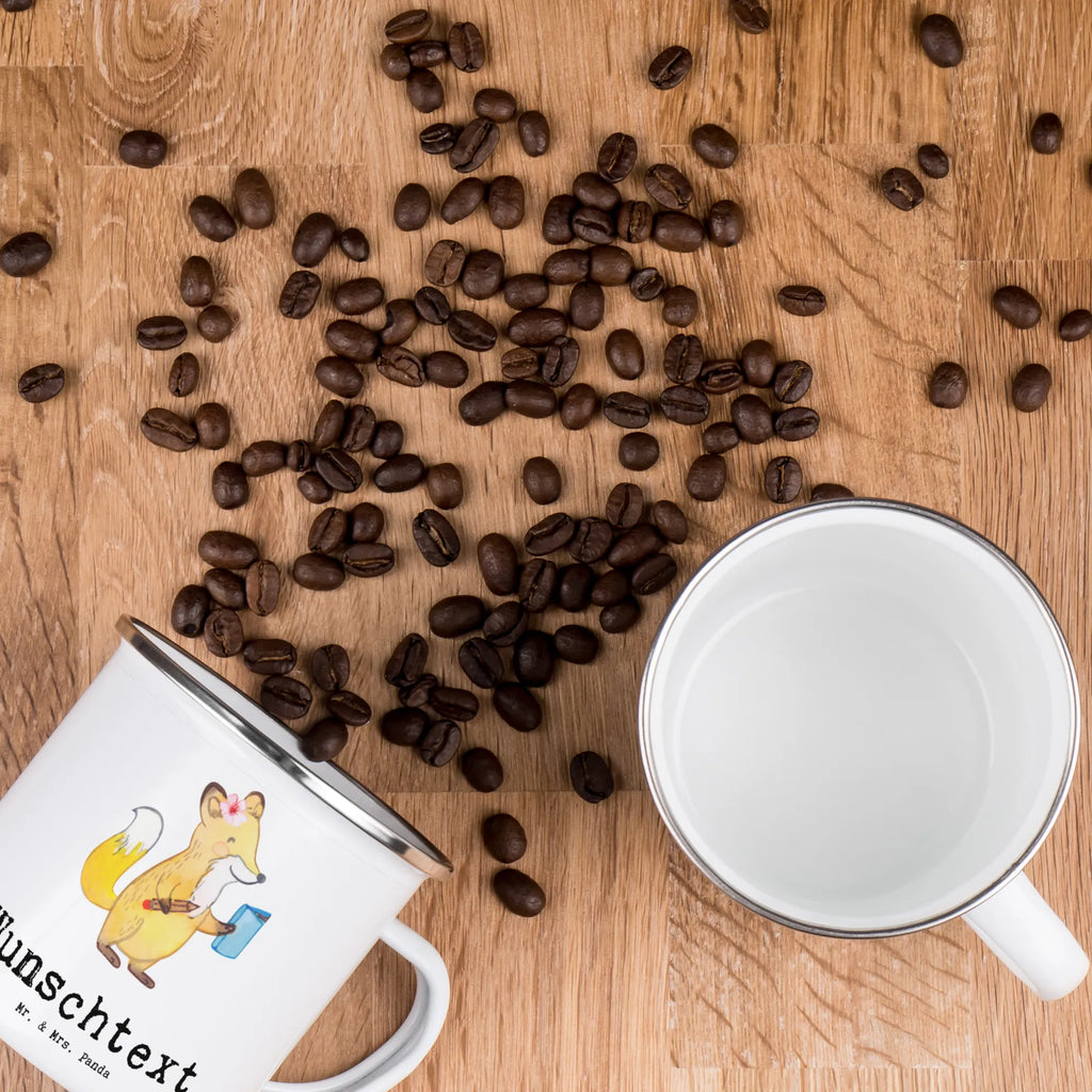 Personalisierte Emaille Tasse Auszubildende mit Herz Emaille Tasse personalisiert, Emaille Tasse mit Namen, Campingtasse personalisiert, Namenstasse, Campingtasse bedrucken, Campinggeschirr personalsisert, tasse mit namen, personalisierte tassen, personalisierte tasse, tasse selbst gestalten, tasse bedrucken, tassen bedrucken, Beruf, Ausbildung, Jubiläum, Abschied, Rente, Kollege, Kollegin, Geschenk, Schenken, Arbeitskollege, Mitarbeiter, Firma, Danke, Dankeschön, Auszubildende, Azubine, Ausbildungsbeginn, Abschlussprüfung, Beginn der Ausbildung, Glücksbringer zur Ausbildung