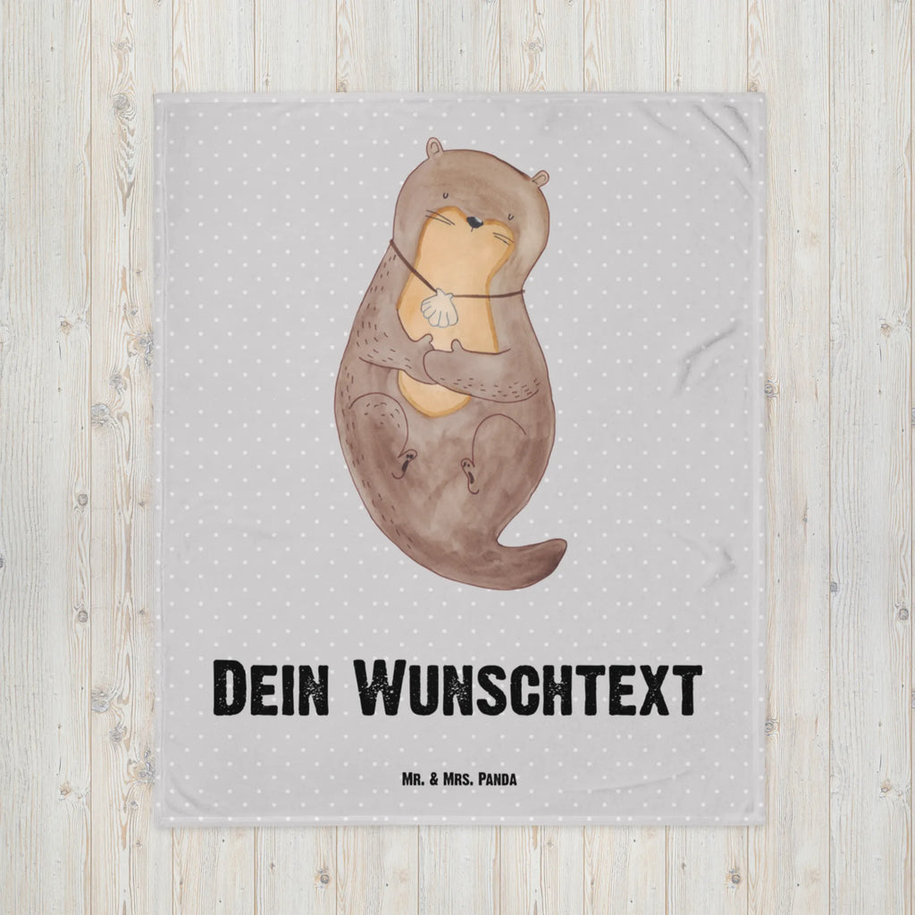 Babydecke mit Namen Otter mit Muschelmedaillon Babdyecke personalisiert, Babydecke mit Namen, Babydecke bedrucken, Babygeschenk personalisiet, Babygeschenk mit Namen, Krabbeldecke mit Namen, Krabbeldecke personalisiert, Otter, Fischotter, Seeotter, Otterliebe, grübeln, träumen, Motivation, Tagträumen, Büro