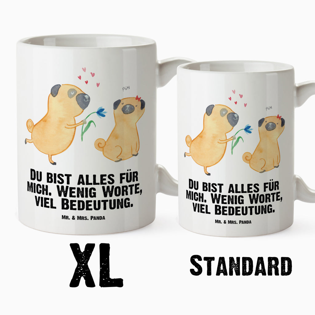 XL Tasse Mops verliebt XL Tasse, Große Tasse, Grosse Kaffeetasse, XL Becher, XL Teetasse, spülmaschinenfest, Jumbo Tasse, Groß, Hund, Hundemotiv, Haustier, Hunderasse, Tierliebhaber, Hundebesitzer, Sprüche, Mops, Möpse, Hundeliebe, verliebt, Liebe, Liebesspruch. Verlobt, Geschenk Freund, Partner