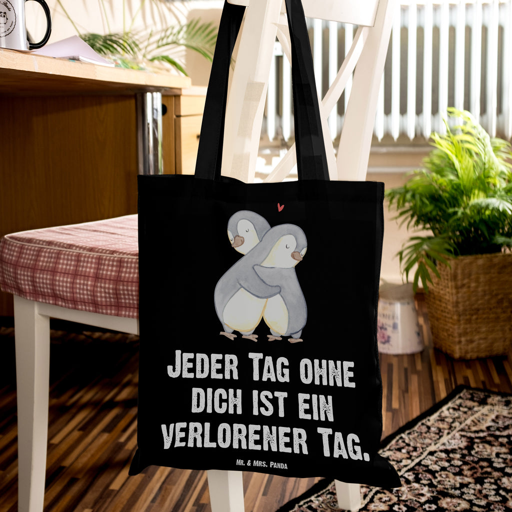 Tragetasche Pinguine Kuscheln Beuteltasche, Beutel, Einkaufstasche, Jutebeutel, Stoffbeutel, Tasche, Shopper, Umhängetasche, Strandtasche, Schultertasche, Stofftasche, Tragetasche, Badetasche, Jutetasche, Einkaufstüte, Laptoptasche, Liebe, Partner, Freund, Freundin, Ehemann, Ehefrau, Heiraten, Verlobung, Heiratsantrag, Liebesgeschenk, Jahrestag, Hocheitstag, Valentinstag, Geschenk für Frauen, Hochzeitstag, Mitbringsel, Geschenk für Freundin, Geschenk für Partner, Liebesbeweis, für Männer, für Ehemann