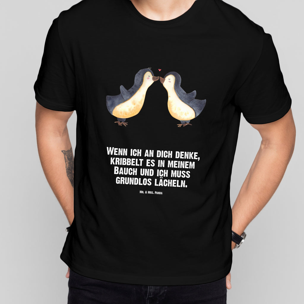 T-Shirt Standard Pinguine Kuss T-Shirt, Shirt, Tshirt, Lustiges T-Shirt, T-Shirt mit Spruch, Party, Junggesellenabschied, Jubiläum, Geburstag, Herrn, Damen, Männer, Frauen, Schlafshirt, Nachthemd, Sprüche, Liebe, Partner, Freund, Freundin, Ehemann, Ehefrau, Heiraten, Verlobung, Heiratsantrag, Liebesgeschenk, Jahrestag, Hocheitstag, Valentinstag, Geschenk für Frauen, Hochzeitstag, Mitbringsel, Geschenk für Freundin, Geschenk für Partner, Liebesbeweis, für Männer, für Ehemann