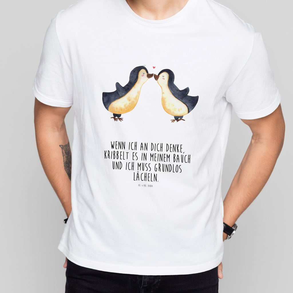 T-Shirt Standard Pinguine Kuss T-Shirt, Shirt, Tshirt, Lustiges T-Shirt, T-Shirt mit Spruch, Party, Junggesellenabschied, Jubiläum, Geburstag, Herrn, Damen, Männer, Frauen, Schlafshirt, Nachthemd, Sprüche, Liebe, Partner, Freund, Freundin, Ehemann, Ehefrau, Heiraten, Verlobung, Heiratsantrag, Liebesgeschenk, Jahrestag, Hocheitstag, Valentinstag, Geschenk für Frauen, Hochzeitstag, Mitbringsel, Geschenk für Freundin, Geschenk für Partner, Liebesbeweis, für Männer, für Ehemann