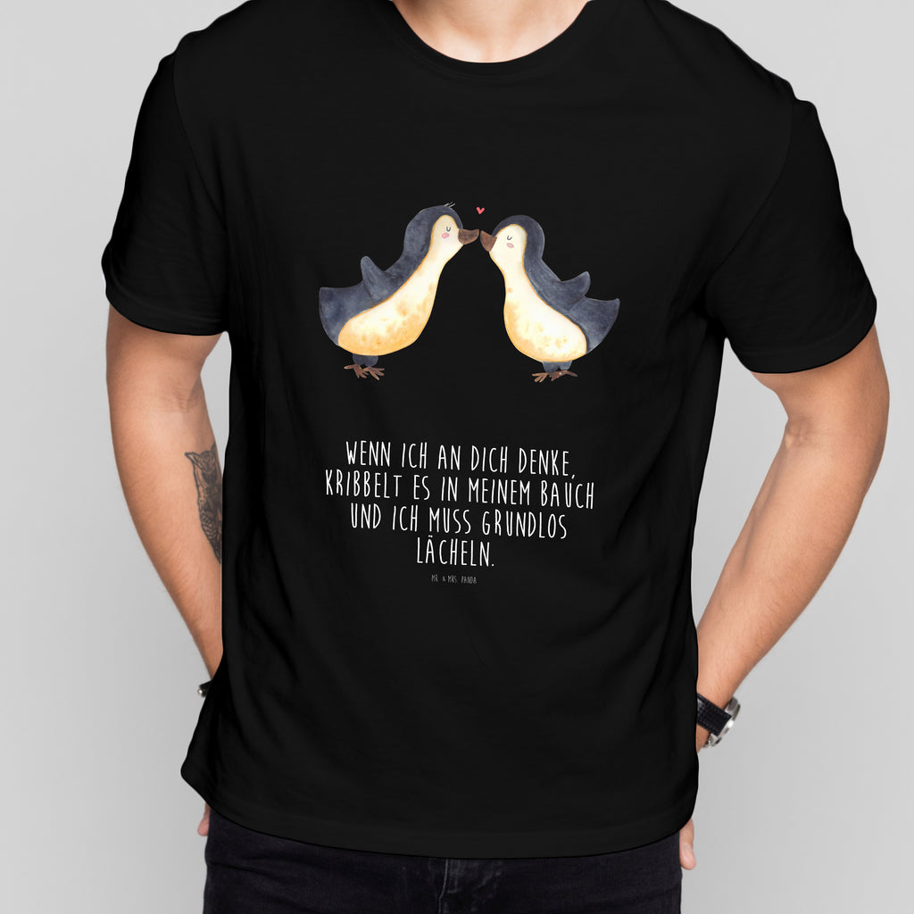 T-Shirt Standard Pinguine Kuss T-Shirt, Shirt, Tshirt, Lustiges T-Shirt, T-Shirt mit Spruch, Party, Junggesellenabschied, Jubiläum, Geburstag, Herrn, Damen, Männer, Frauen, Schlafshirt, Nachthemd, Sprüche, Liebe, Partner, Freund, Freundin, Ehemann, Ehefrau, Heiraten, Verlobung, Heiratsantrag, Liebesgeschenk, Jahrestag, Hocheitstag, Valentinstag, Geschenk für Frauen, Hochzeitstag, Mitbringsel, Geschenk für Freundin, Geschenk für Partner, Liebesbeweis, für Männer, für Ehemann