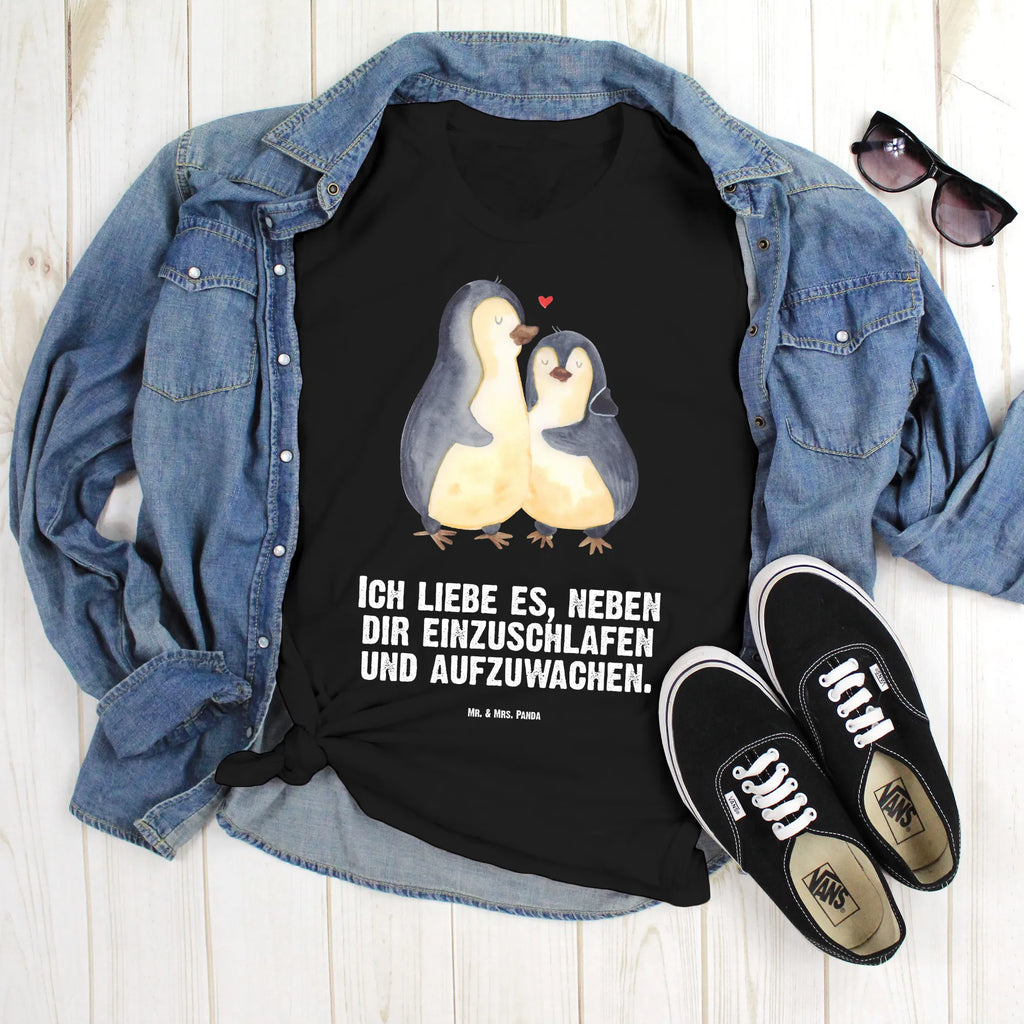 T-Shirt Standard Pinguine Einschlafen T-Shirt, Shirt, Tshirt, Lustiges T-Shirt, T-Shirt mit Spruch, Party, Junggesellenabschied, Jubiläum, Geburstag, Herrn, Damen, Männer, Frauen, Schlafshirt, Nachthemd, Sprüche, Liebe, Partner, Freund, Freundin, Ehemann, Ehefrau, Heiraten, Verlobung, Heiratsantrag, Liebesgeschenk, Jahrestag, Hocheitstag, Valentinstag, Geschenk für Frauen, Hochzeitstag, Mitbringsel, Geschenk für Freundin, Geschenk für Partner, Liebesbeweis, für Männer, für Ehemann