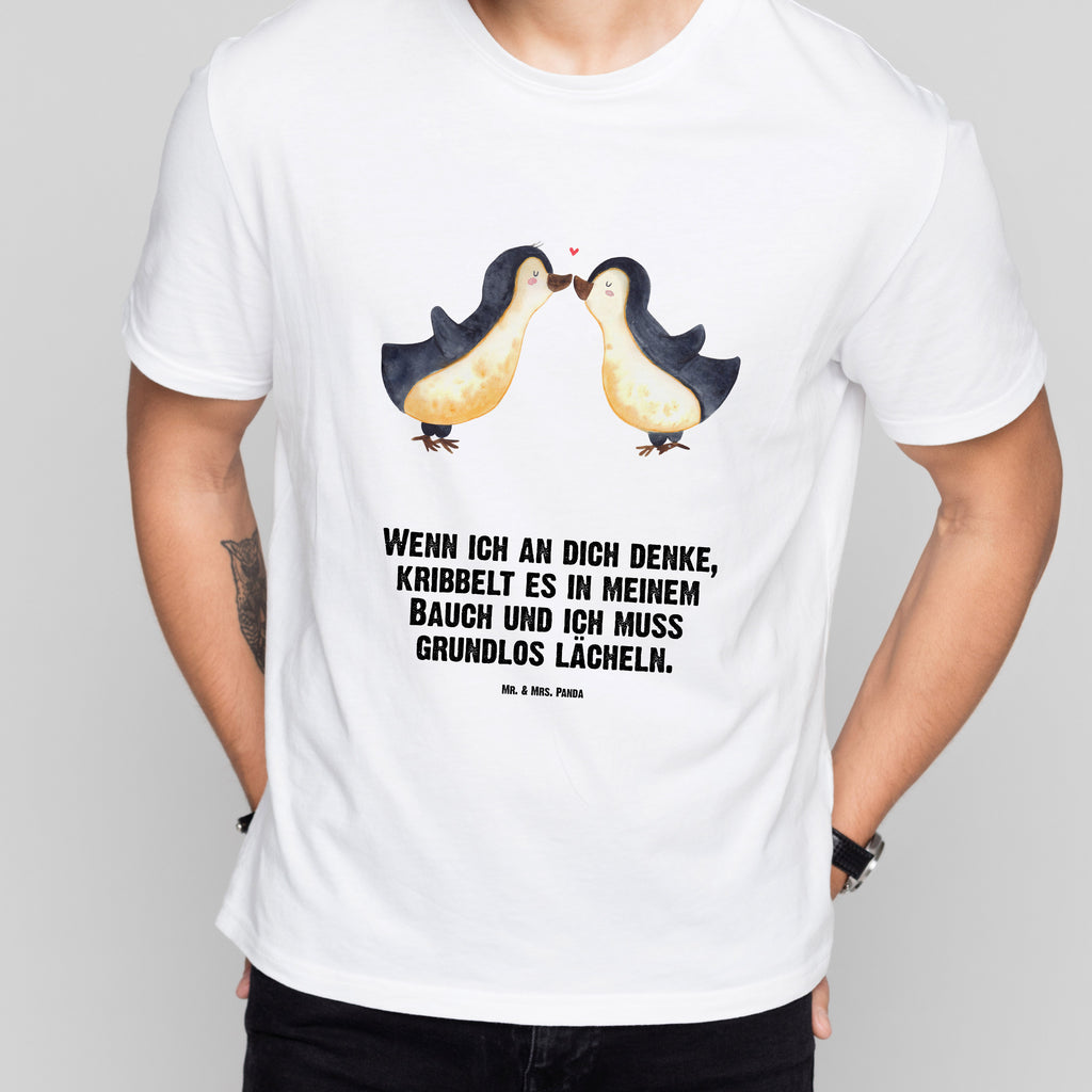 T-Shirt Standard Pinguine Kuss T-Shirt, Shirt, Tshirt, Lustiges T-Shirt, T-Shirt mit Spruch, Party, Junggesellenabschied, Jubiläum, Geburstag, Herrn, Damen, Männer, Frauen, Schlafshirt, Nachthemd, Sprüche, Liebe, Partner, Freund, Freundin, Ehemann, Ehefrau, Heiraten, Verlobung, Heiratsantrag, Liebesgeschenk, Jahrestag, Hocheitstag, Valentinstag, Geschenk für Frauen, Hochzeitstag, Mitbringsel, Geschenk für Freundin, Geschenk für Partner, Liebesbeweis, für Männer, für Ehemann